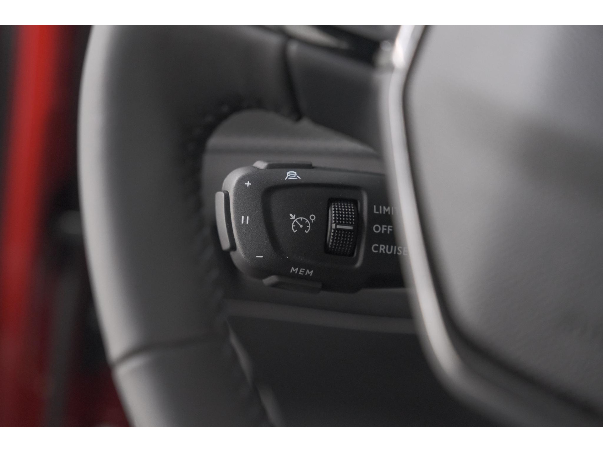Peugeot 2008 Hybrid 145 e-DCS Allure | 360 Camera | Adaptieve Cruise Control | Navigatie | Dodehoekdetectie