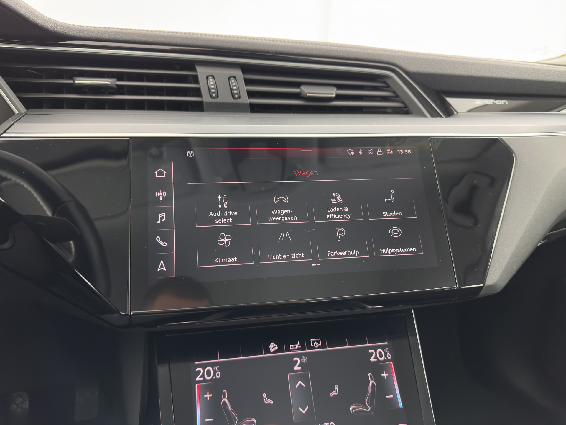 Audi e-tron 50 Quattro *ELECTRO-MOTOR AUDIBLE* Launch edition 71 kWh [ 3-Fase ] {SOH-100%} (INCL-BTW) Aut. *FULL-LED | DIGI-COCKPIT | NAVI-FULLMAP | HEATED-COMFORTSEATS | KEYLESS | AUDI-SOUND | SHIFT-PADDLES | ECC | PDC | CRUISE | 20''ALU*