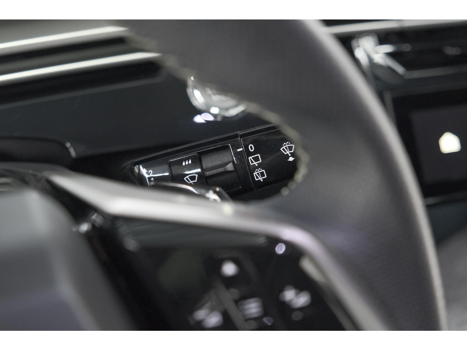 Peugeot 5008 1.2 Hybrid 136 GT | Adaptieve Cruise Control | Camera | Elektrische Kofferklep | Stoelverwarming