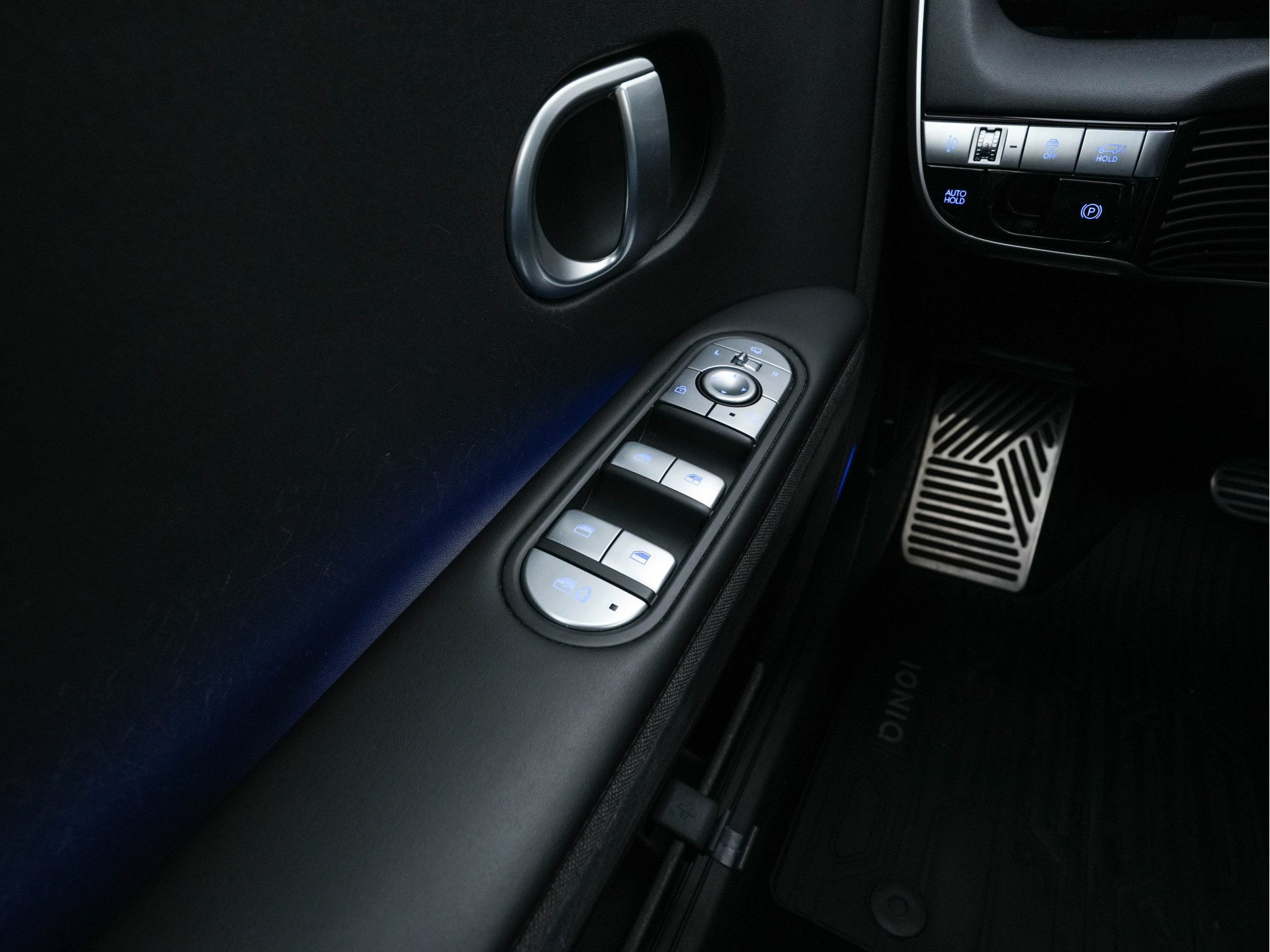 Hyundai IONIQ 5 Connect+ AWD 77.4 kWh [3-FASE]  { SOH-92% } (INCL-BTW) Aut.* HEATPUMP | LEATHER | BOSE-AUDIO | FULL-LED | DIGI-COCKPIT | AMBIENT-LIGHT | DAB | SHIFT-PADDLES | HEAD-UP | NAVI-FULLMAP | KEYLESS | CAMERA | HEATED-COMFORTSEATS | ...