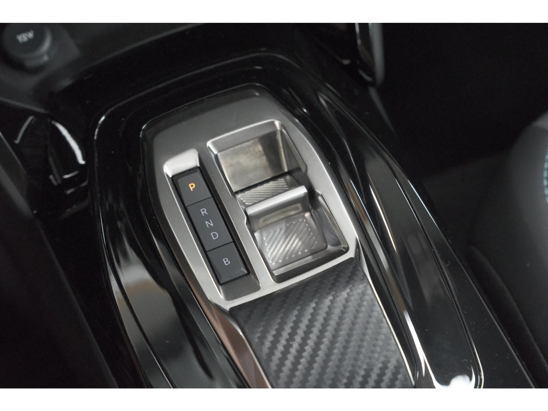 Peugeot e-208 EV Allure 50 kWh | 98,9% SOH | Camera | Navigatie | Parkeersensoren | Stoelverwarming
