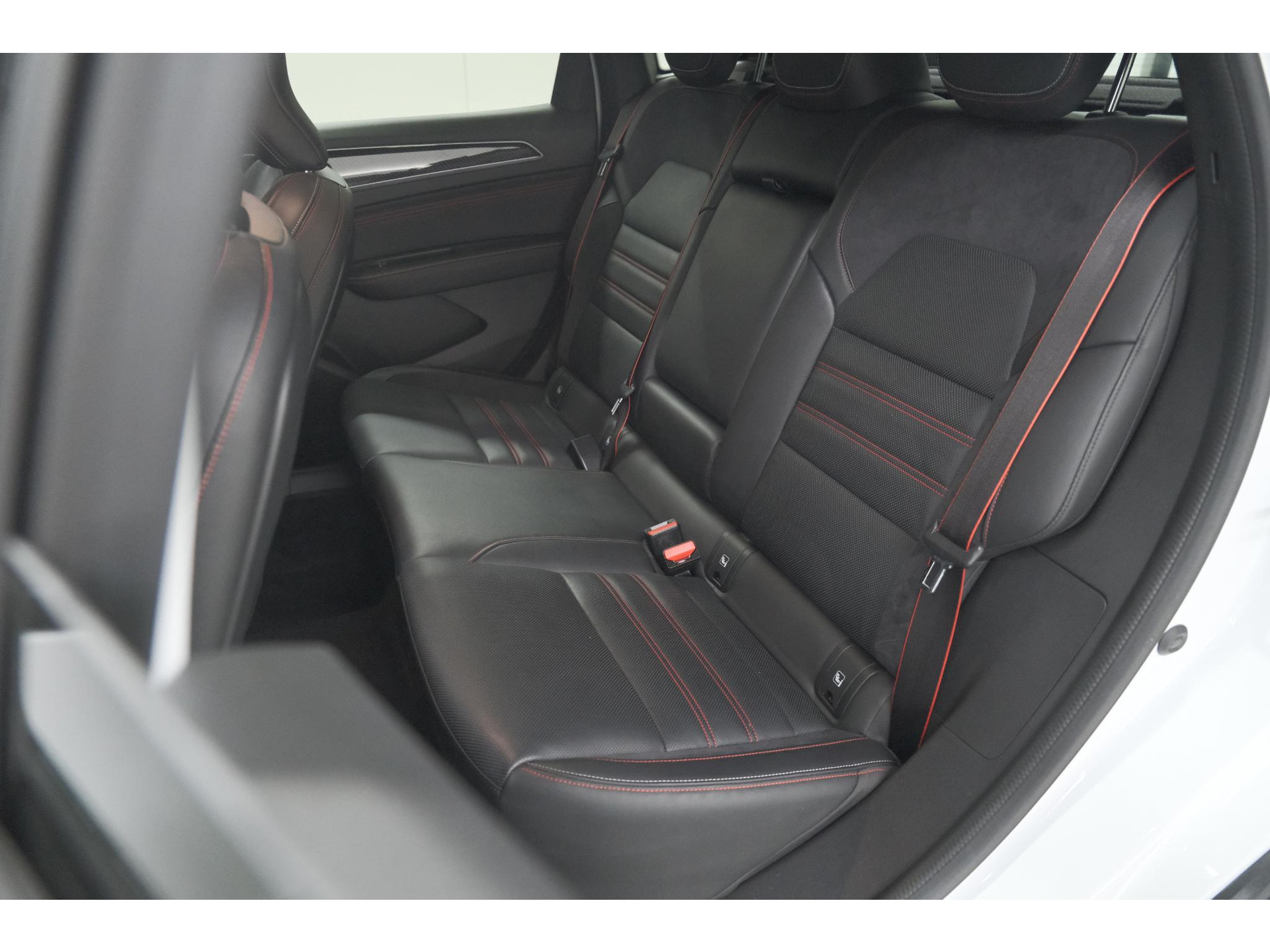 Renault Arkana 1.3 TCe 140 EDC RS Line | Camera | Cruise Control Adaptief | Dodehoekdetectie | Stoelverwarming | Apple Carplay