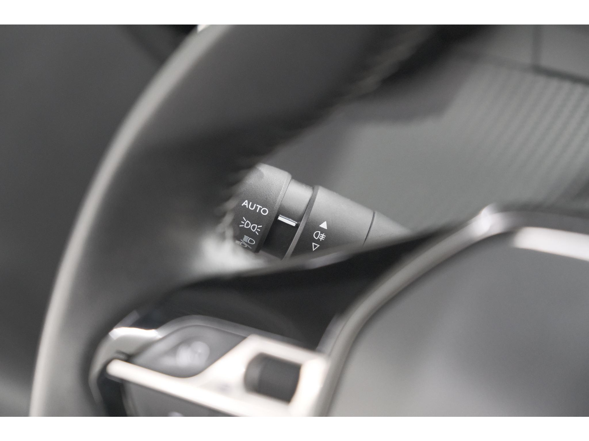 Peugeot 208 PureTech 75 Active Pack | Navigatie | Parkeersensoren | Apple Carplay | Allseason Banden
