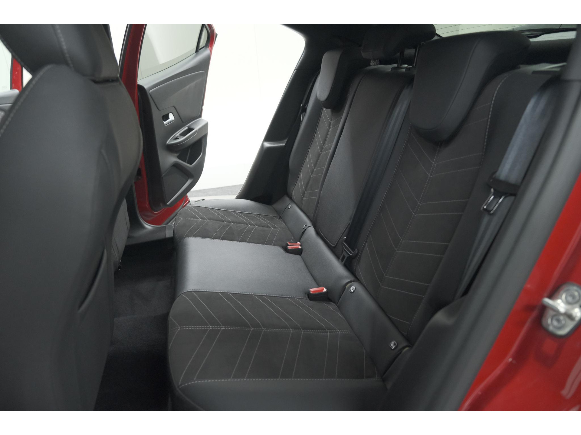 Opel Mokka 130 Turbo EAT8 Ultimate | Camera | Dodehoekdetectie | Massage | Adaptieve Cruise Control