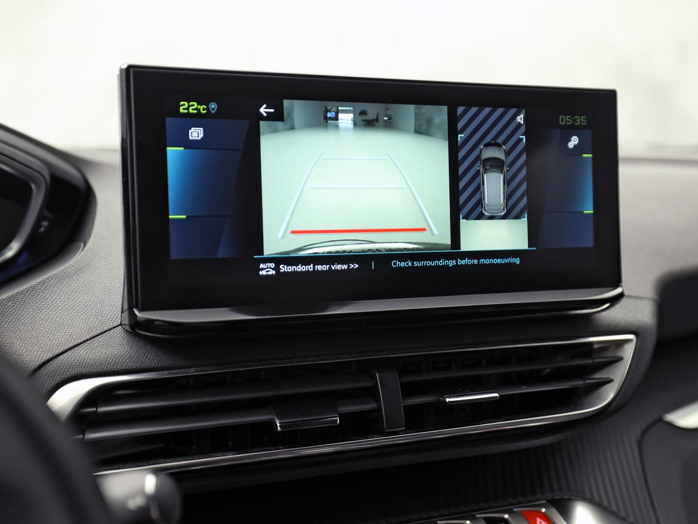Peugeot 3008 1.6 HYbrid 225 Allure Sport 225Pk Automaat (APPLE CARPLAY, GROOT NAVI, KEYLESS, LEDER, 360 CAMERA, SPORTSTOELEN, ZWART HEMEL, GETINT GLAS, NIEUWSTAAT)
