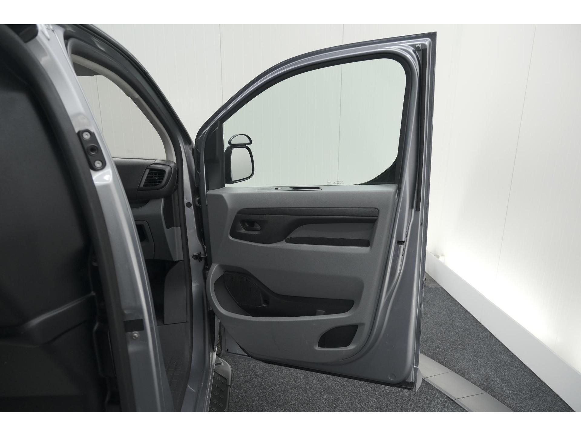 Peugeot Expert 2.0 BlueHDI 180 Automaat Standard Premium | Standkachel | Trekhaak | Head-Up Display | Camera | Apple Carplay | Laadruimte Betimmering