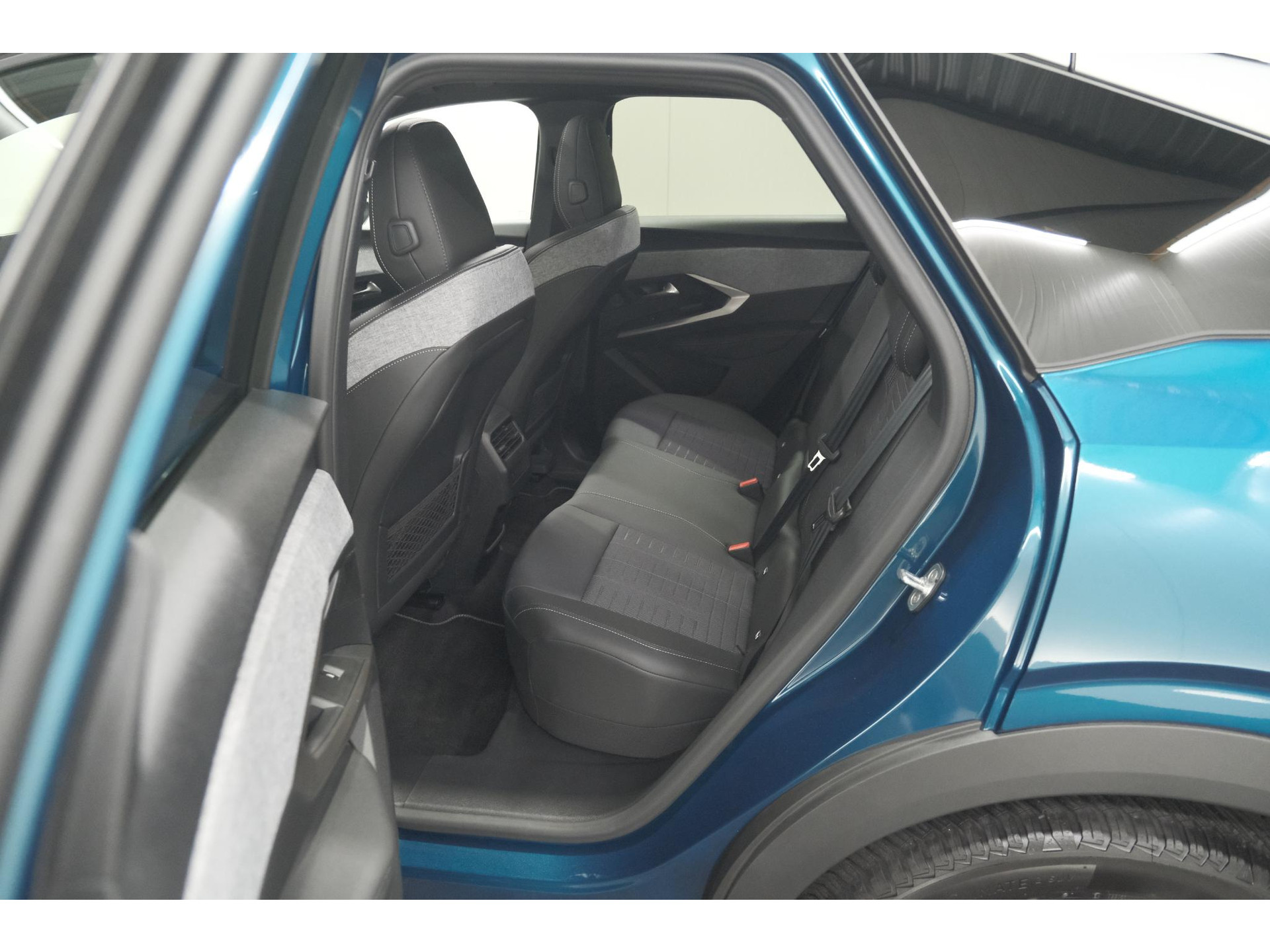 Peugeot 3008 1.2 Hybrid 136 GT | Panoramdak | 360 Camera | Stoelverwarming | Elektrische Kofferklep | Allseason Banden