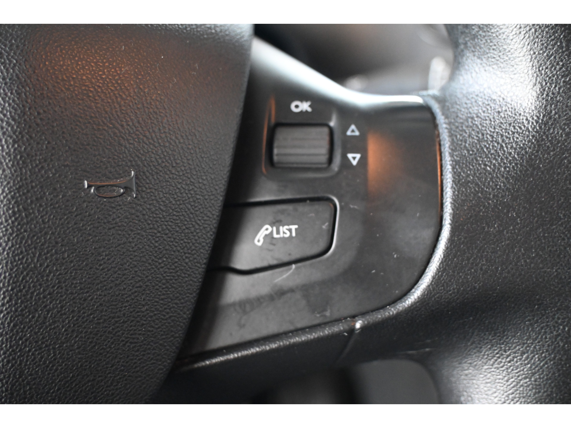 Peugeot 208 1.6 e-HDi Active Clima Cruise control Trekhaak Navigatie Lichtmetaal 100% Onderhouden Inruil Mogelijk!