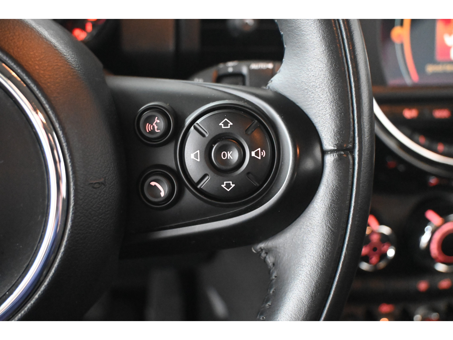 MINI Mini 1.5 Cooper Airco Navigatie LED Cruise Control Direct Leverbaar! Rijklaarprijs Inruil Mogelijk!