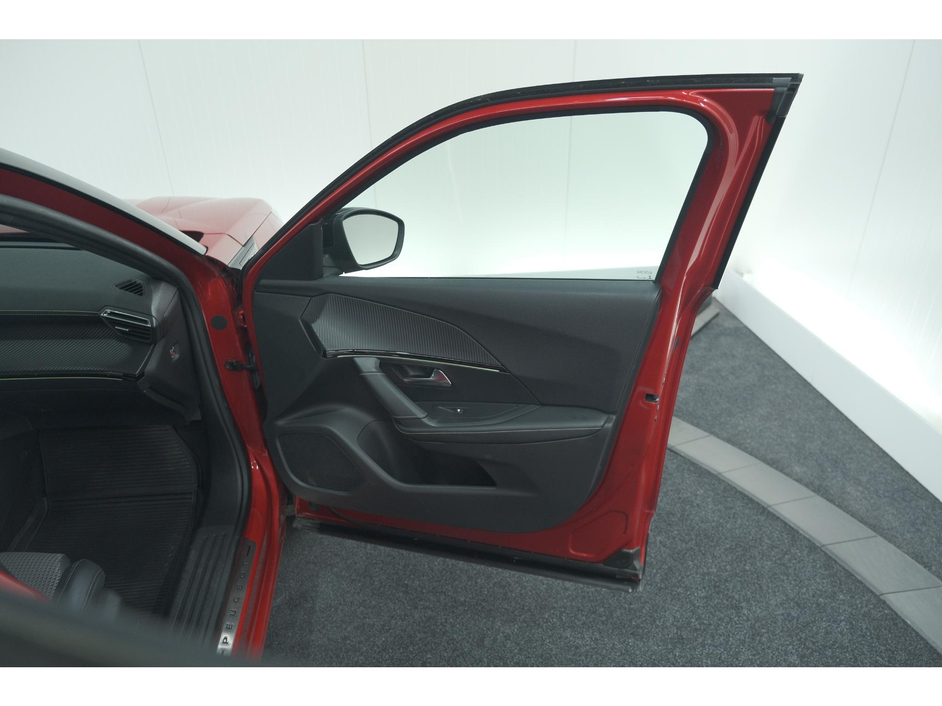 Peugeot 2008 PureTech 130 GT-Line | Trekhaak | Camera | Apple Carplay | Parkeersensoren