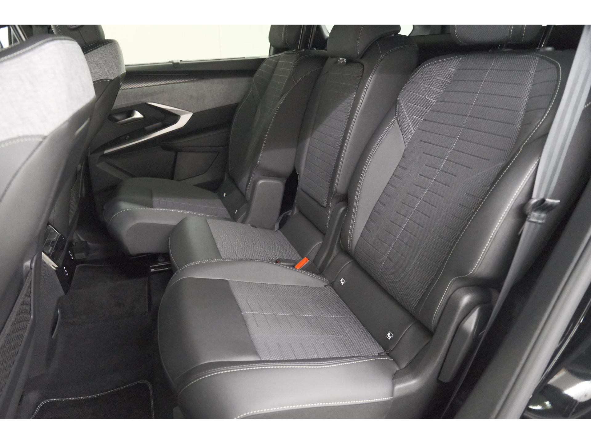 Peugeot 5008 1.2 Hybrid 136 GT 7p | Adaptieve Cruise Control | Camera | Elektrische Kofferklep | Stoelverwarming