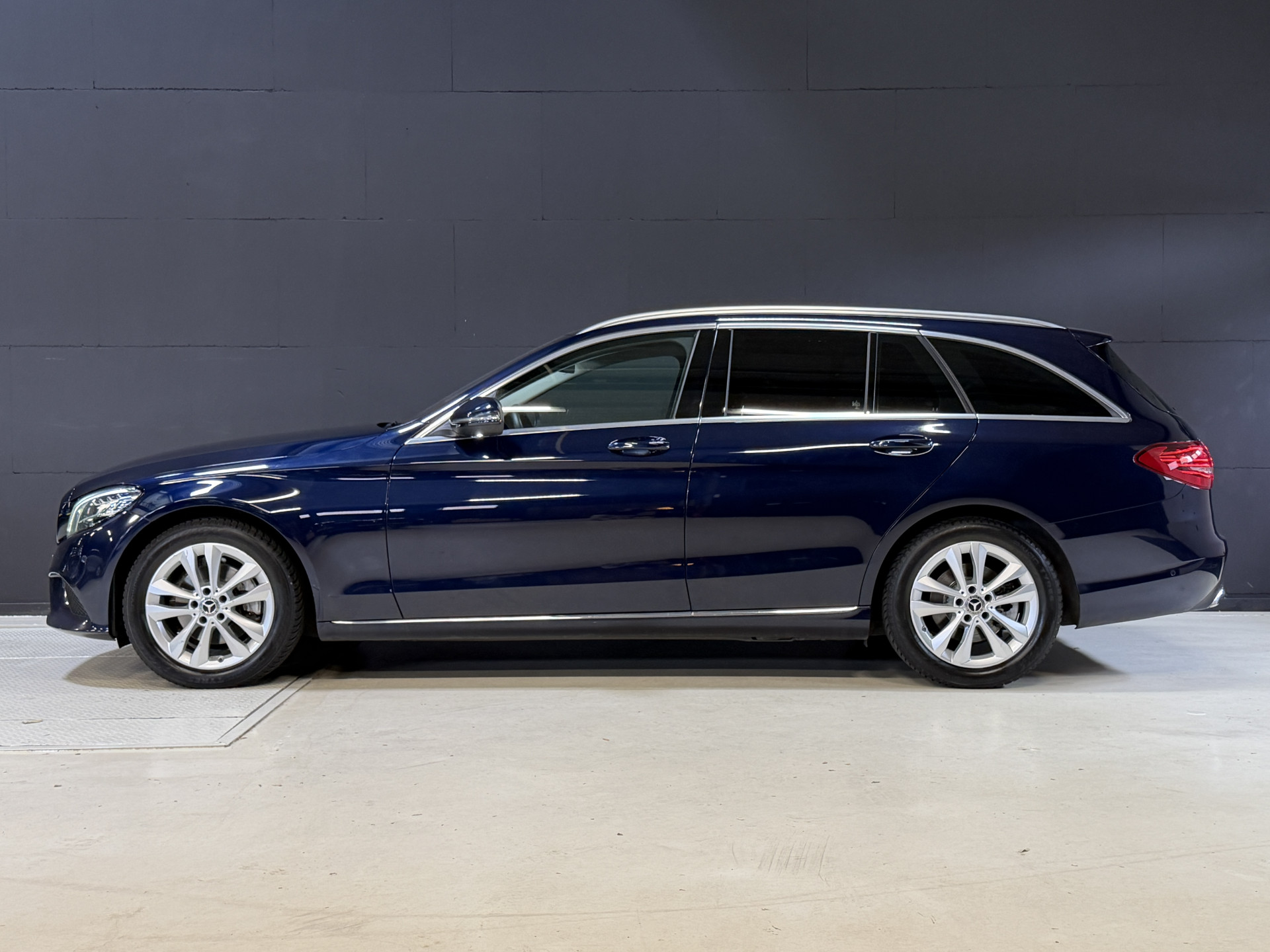 Mercedes-Benz C-klasse Estate 220 d Business Solution | Camera | Stoelverwarming | Elektr. trekhaak | Adaptive cruise | Full LED
