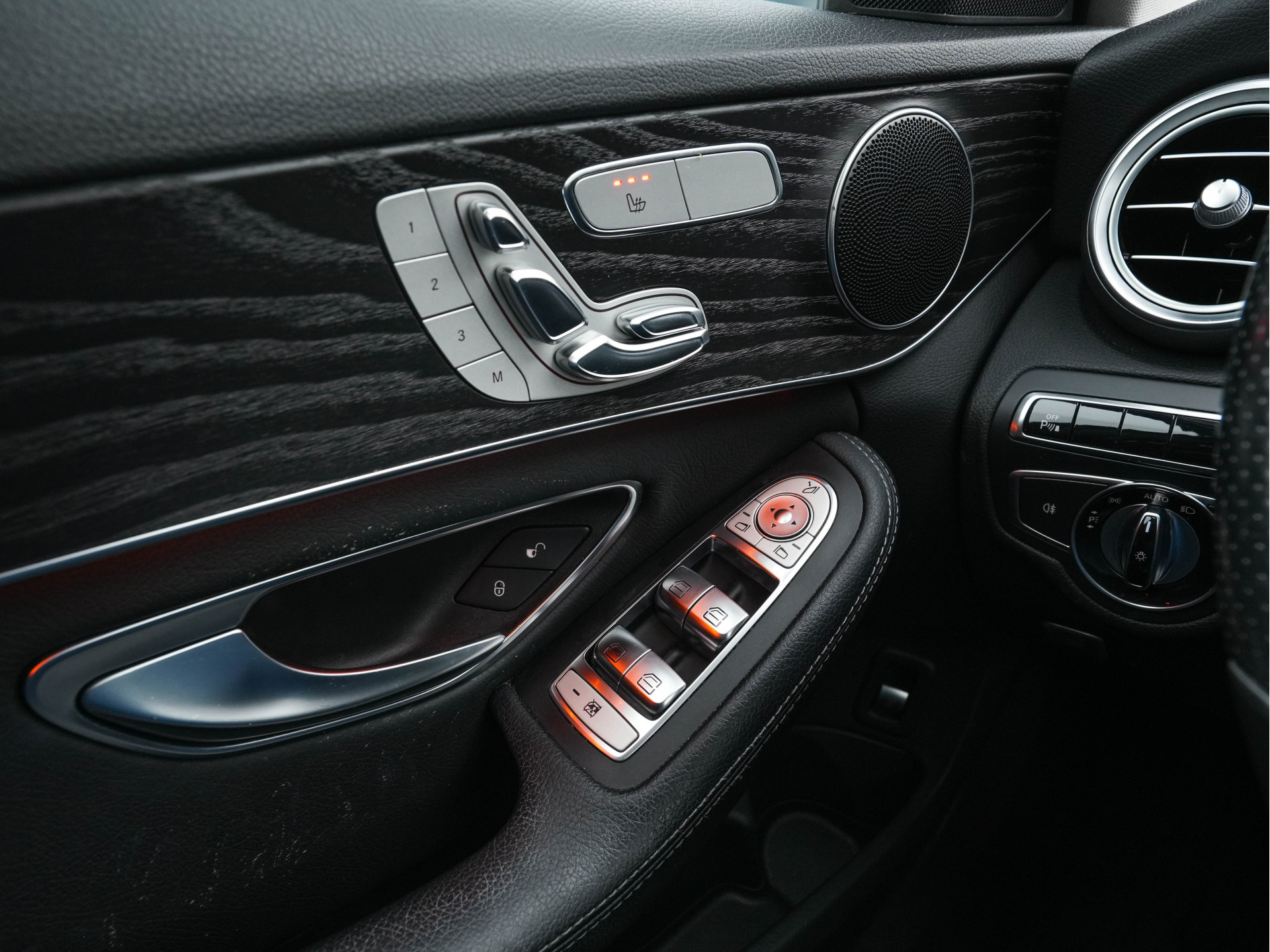 Mercedes-Benz C-klasse Estate 350 e Lease Edition Plug-in (INCL-BTW) Aut. *LUXURY-LEATHER | NAVI-FULLMAP | SHIFT-PADDLES | MEMORY-PACK | HEATED-SPORTSEATS | FULL-LED | CAMERA | CRUISE | AMBIENT-LIGHT | AIRMATIC | 17"ALU*