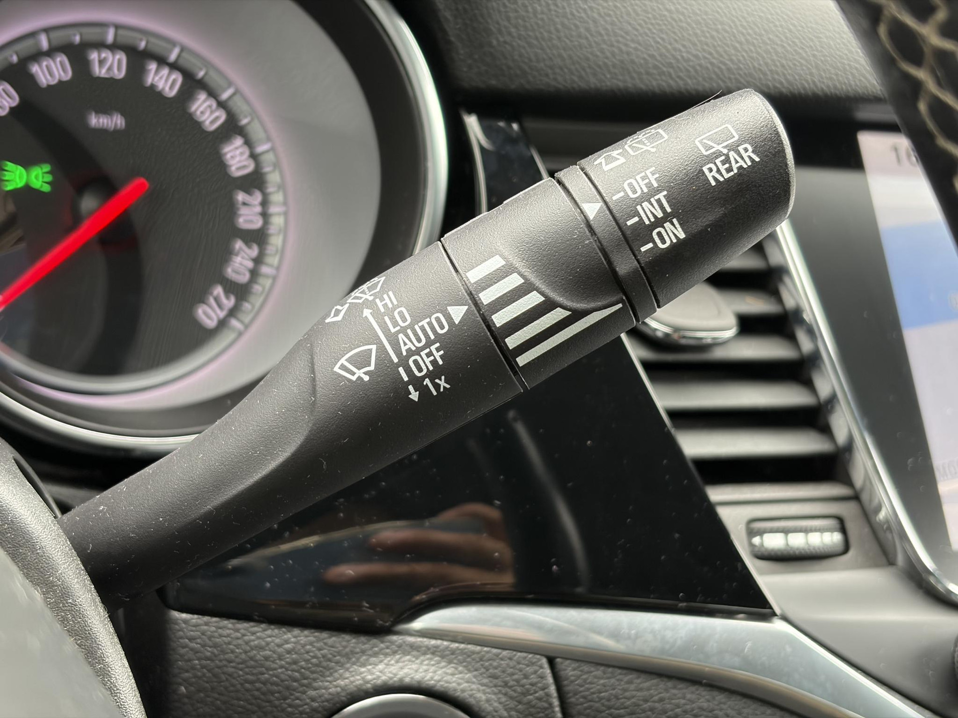 Opel Astra Sports Tourer 1.4 Innovation Dealer Onderhouden l 150pk l Carplay l 2e Eigenaar l Camera l Trekhaak l Keyless l Navi l Halfleder l Pdc V+A l 6 Bak l Clima l Cruise l Rijstrooksensor l Dodehoeksensor l N.A.P l Apk tot 01-2027