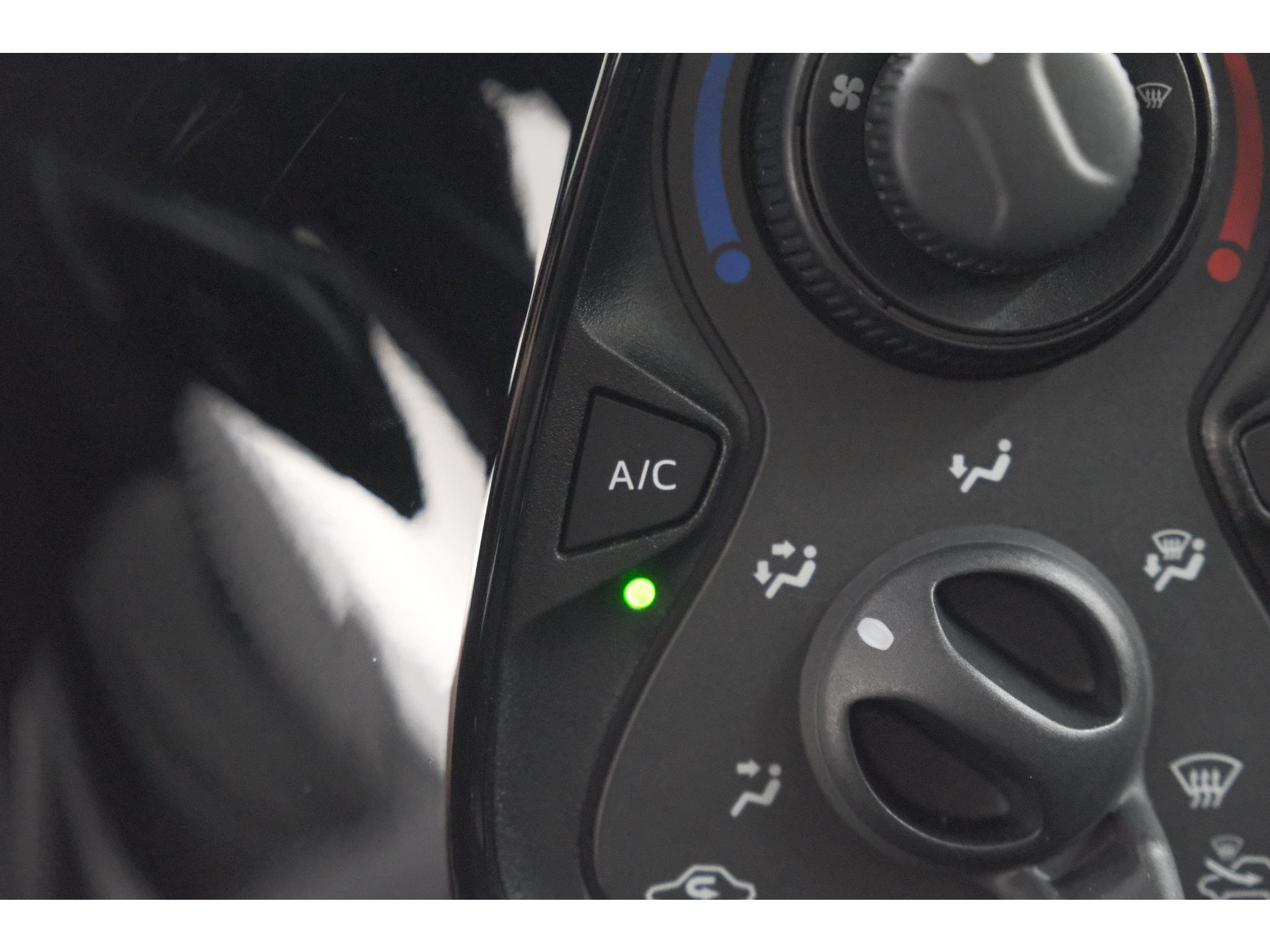 Citroen C1 1.0 VTi Feel | AllSeason banden | Radio | Bluetooth | Airco | 5 Deurs