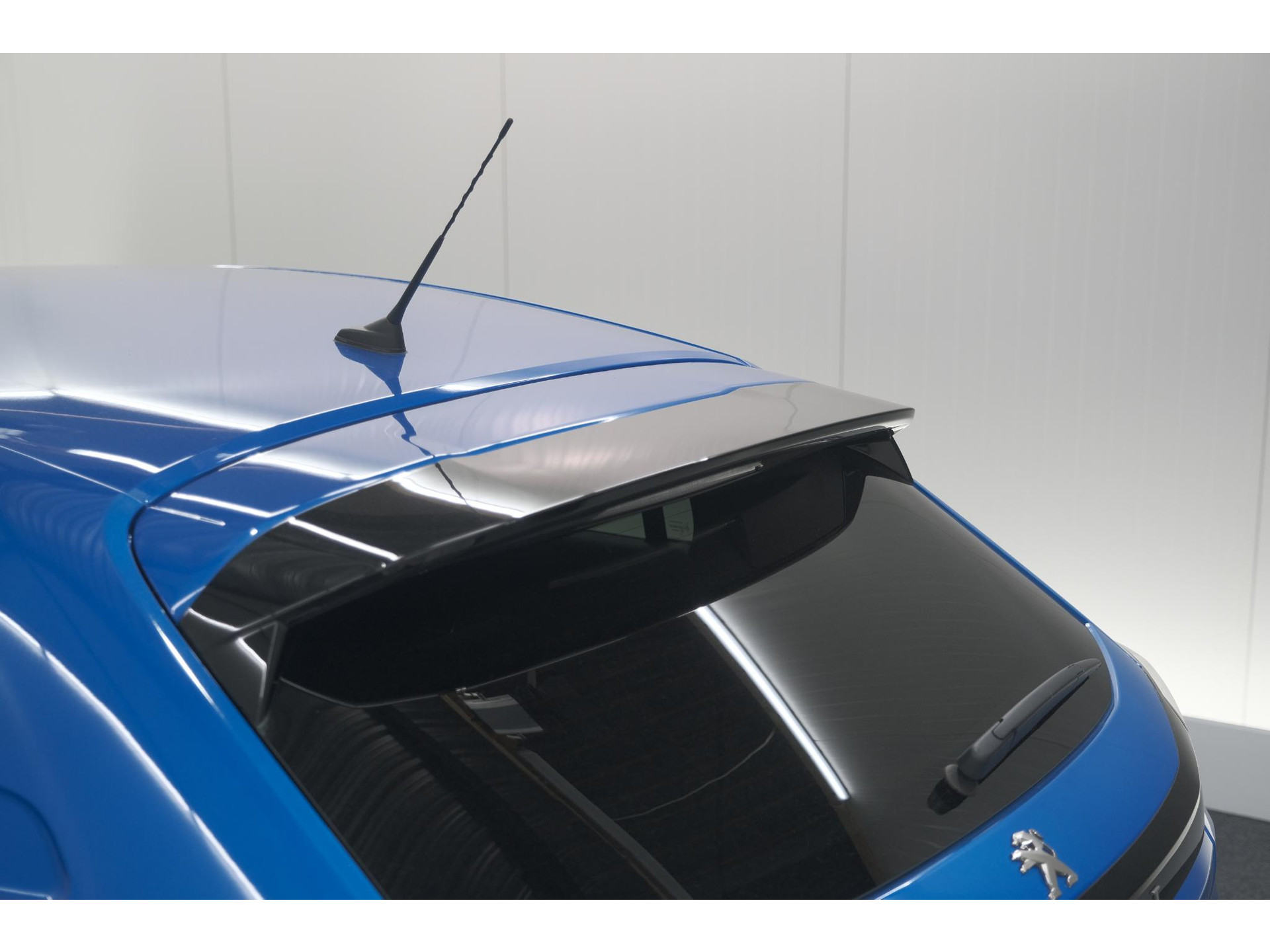 Peugeot 208 PureTech 100 Allure | Stoelverwarming | Adaptieve Cruise Control | Camera | Apple Carplay