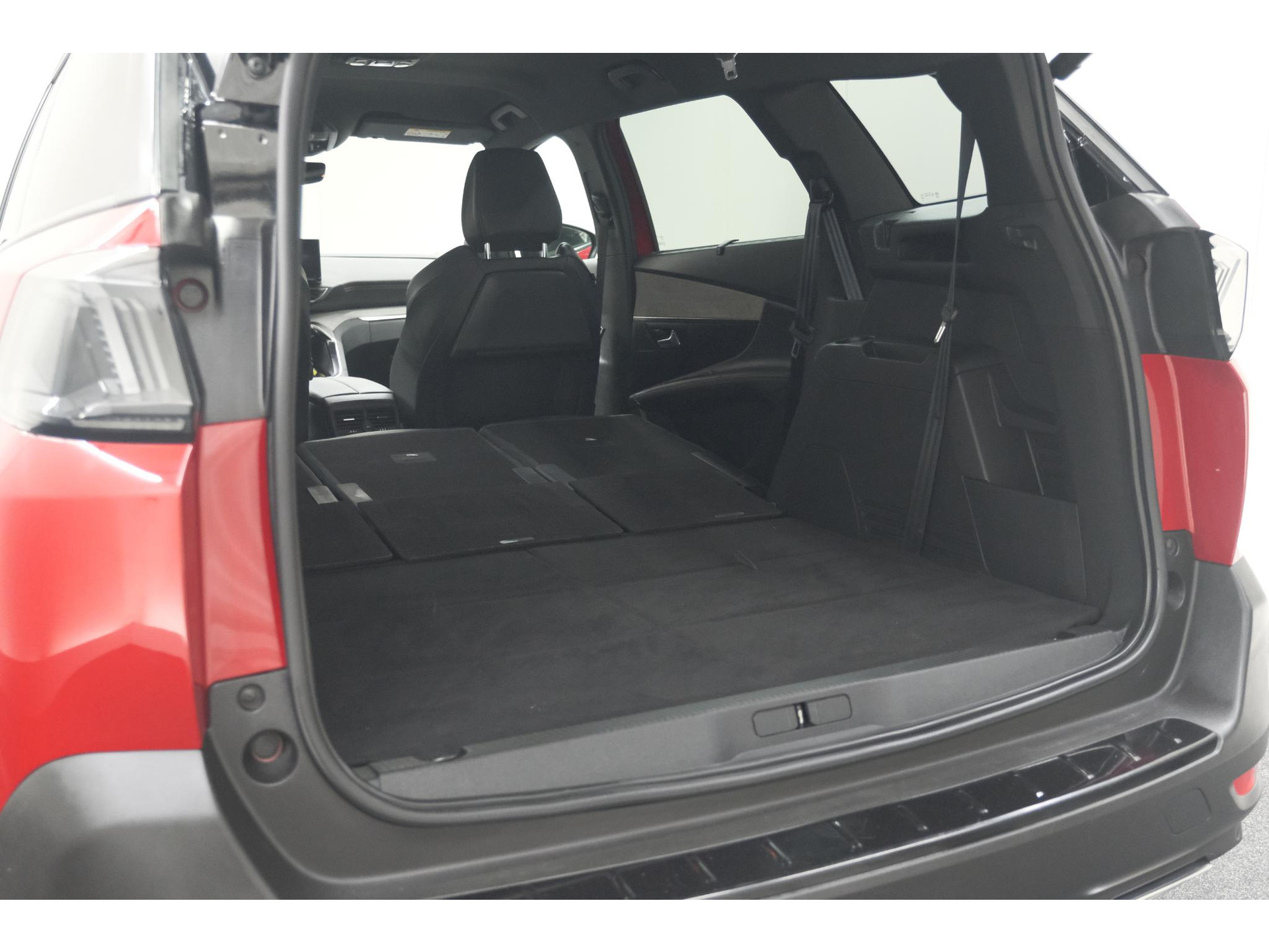 Peugeot 5008 PureTech 130 EAT8 GT Black Pack | Elektrische Kofferklep | Camera | Adaptieve Cruise Control | Dodehoekdetectie