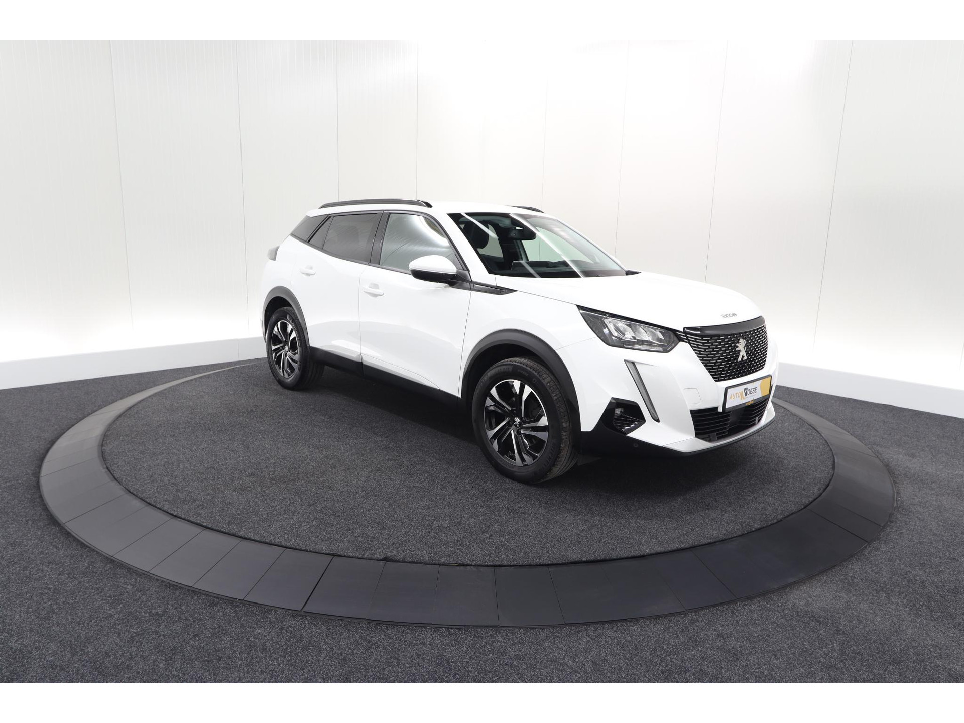Peugeot 2008 PureTech 130 Allure | Trekhaak | Camera | Navigatie | Parkeersensoren