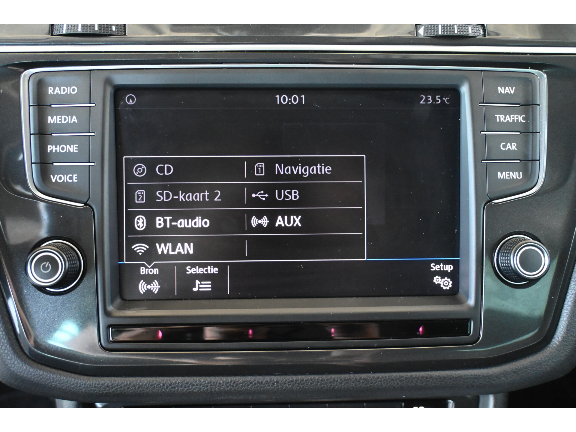 Volkswagen Tiguan 1.4 TSI Highline R-Line Clima Navigatie Carplay 1e Eigenaar Trekhaak Rijklaarprijs! Inruil Mogelijk!