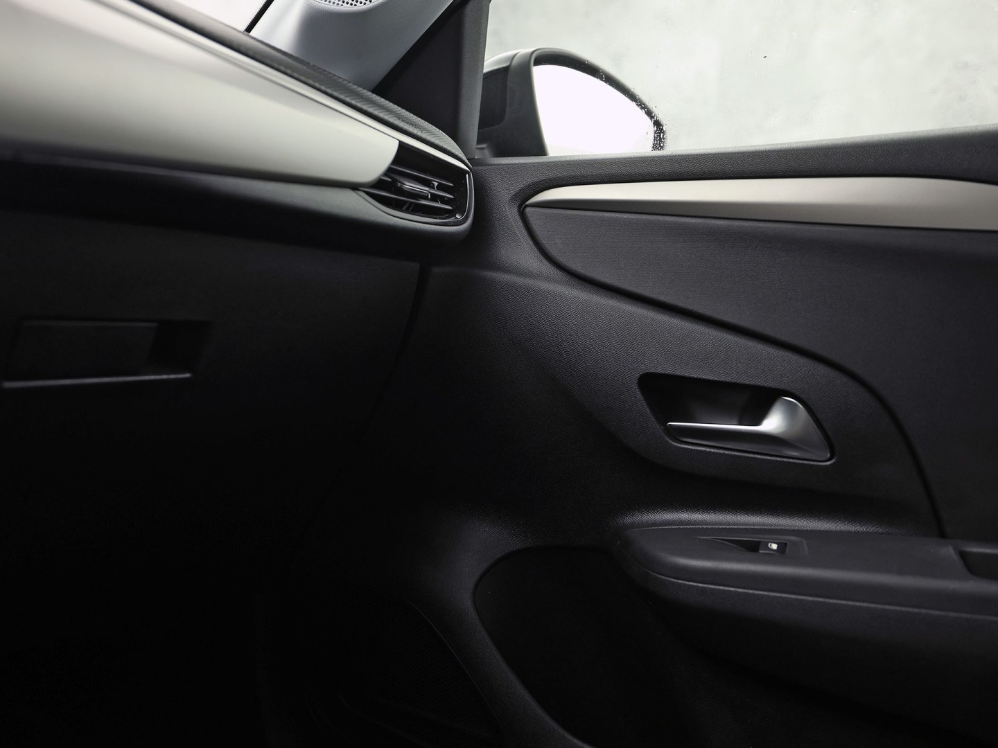 Opel Corsa 1.2 Sport (APPLE CARPLAY, GROOT NAVI, 360 CAMERA, SPORTSTOELEN, LM VELGEN, CRUISE, NIEUWSTAAT)
