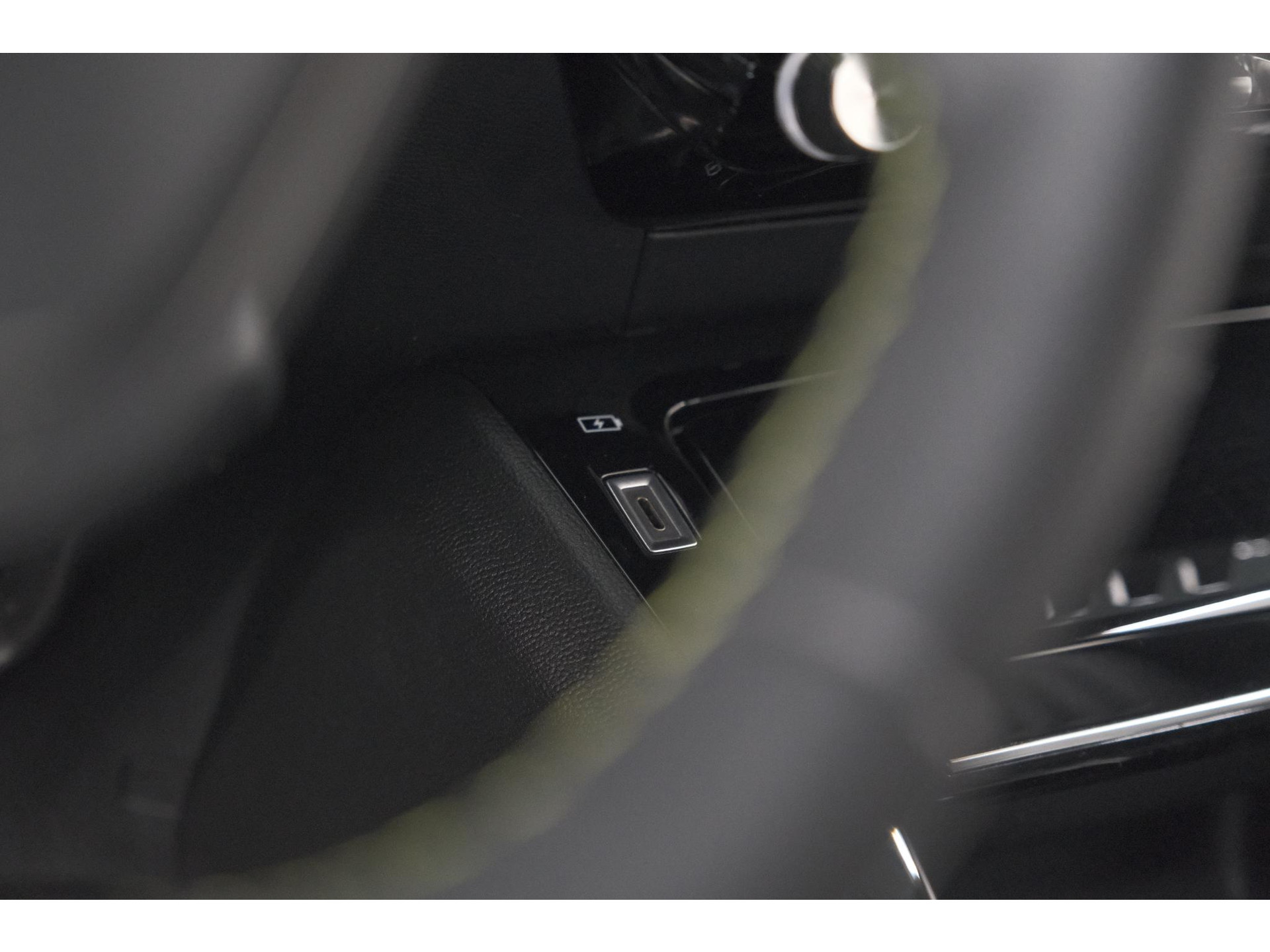 Peugeot 2008 PureTech 130 GT Pack | Leer-pakket | Camera | Dodehoekdetectie | Apple Carplay | Stoelverwarming