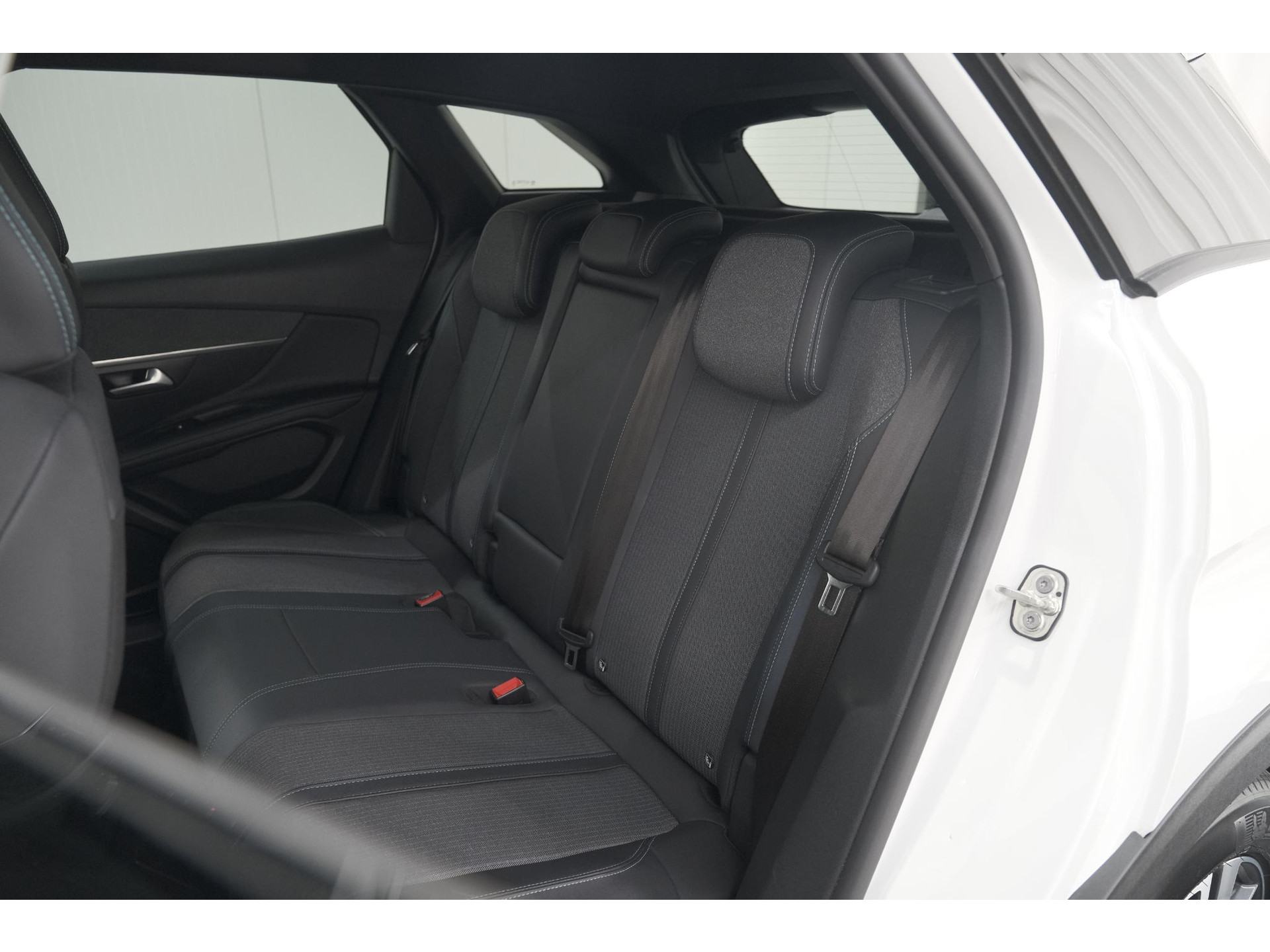 Peugeot 3008 1.6 Plug-in HYbrid 225 Allure | Camera | Dodehoekdetectie | Navigatie | Apple Carplay