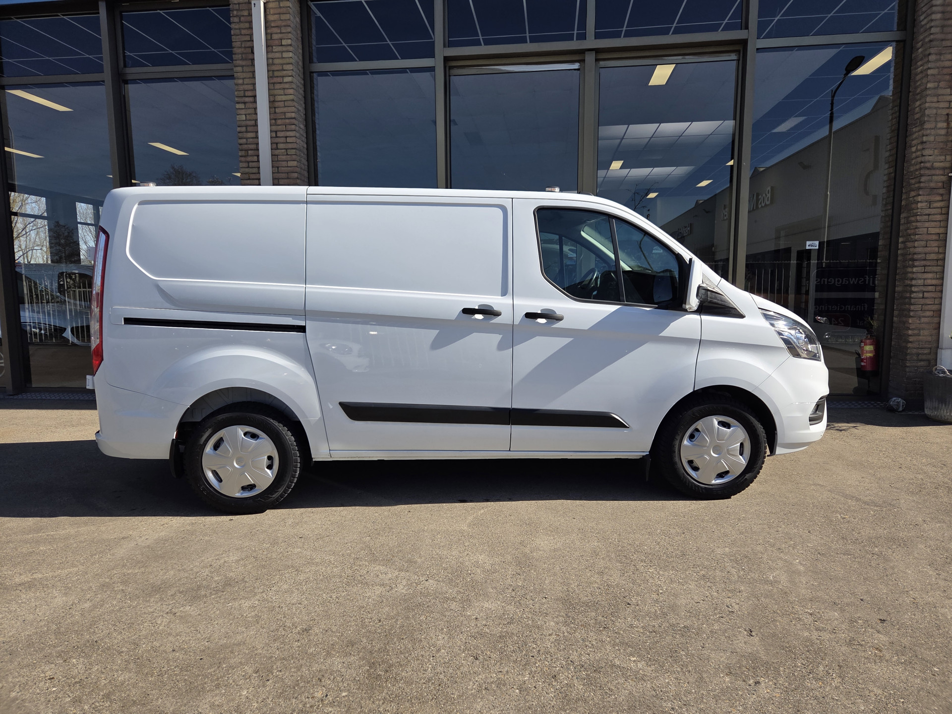 Ford Transit Custom 2.0 TDCI Automaat  Trend Airco Cruisecontrol Navi Trekhaak Verwarmde stoel