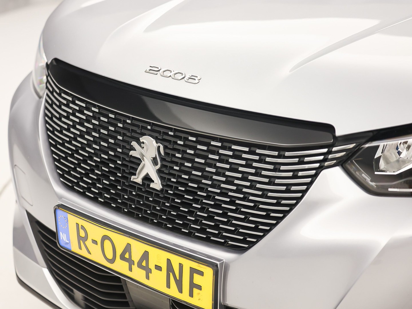 Peugeot 2008 1.2 PureTech Allure Sport Automaat VIRTUAL COCKPIT, APPLE CARPLAY, STOELVERWARMING, LEDER, SPORTSTOELEN, GETINT GLAS, ADAPTIVE CRUISE, NIEUWSTAAT)