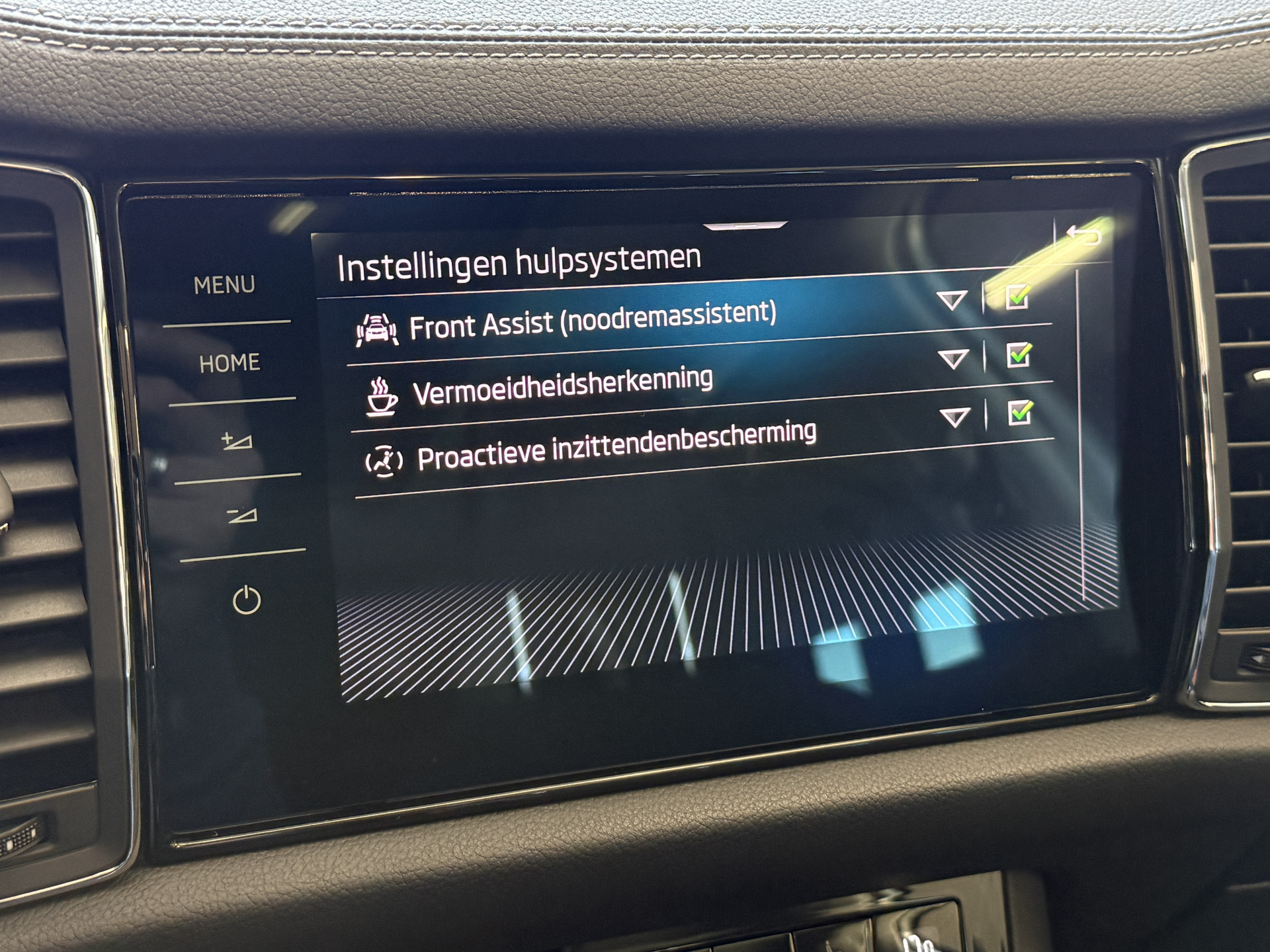 ŠKODA Kodiaq 1.5 TSI Business Edition | Panoramadak | Trekhaak | Apple Carplay | Dakdragers