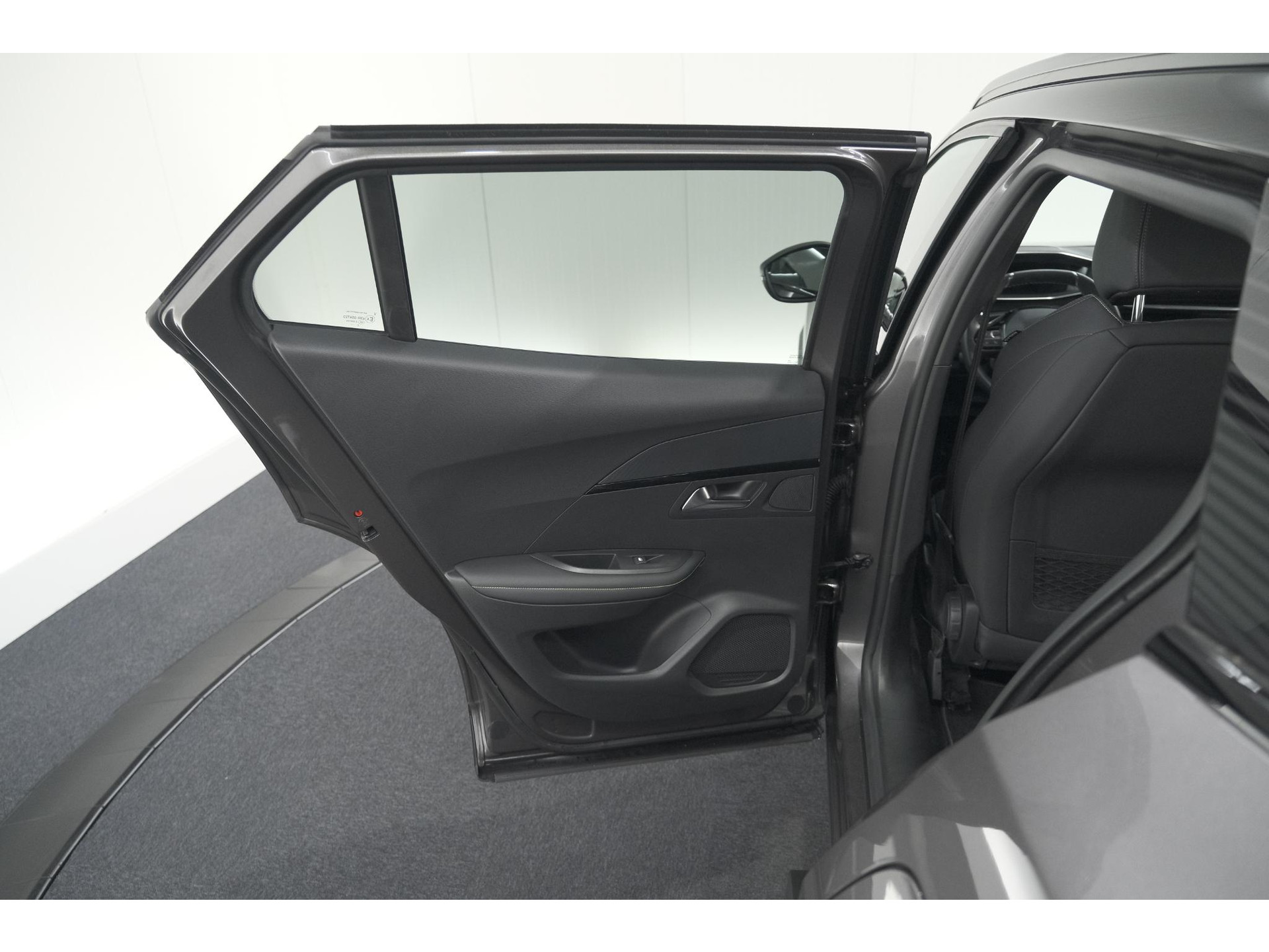 Peugeot 2008 PureTech 130 EAT8 GT | Camera | Dodehoekdetectie | Apple Carplay | Pack Winter