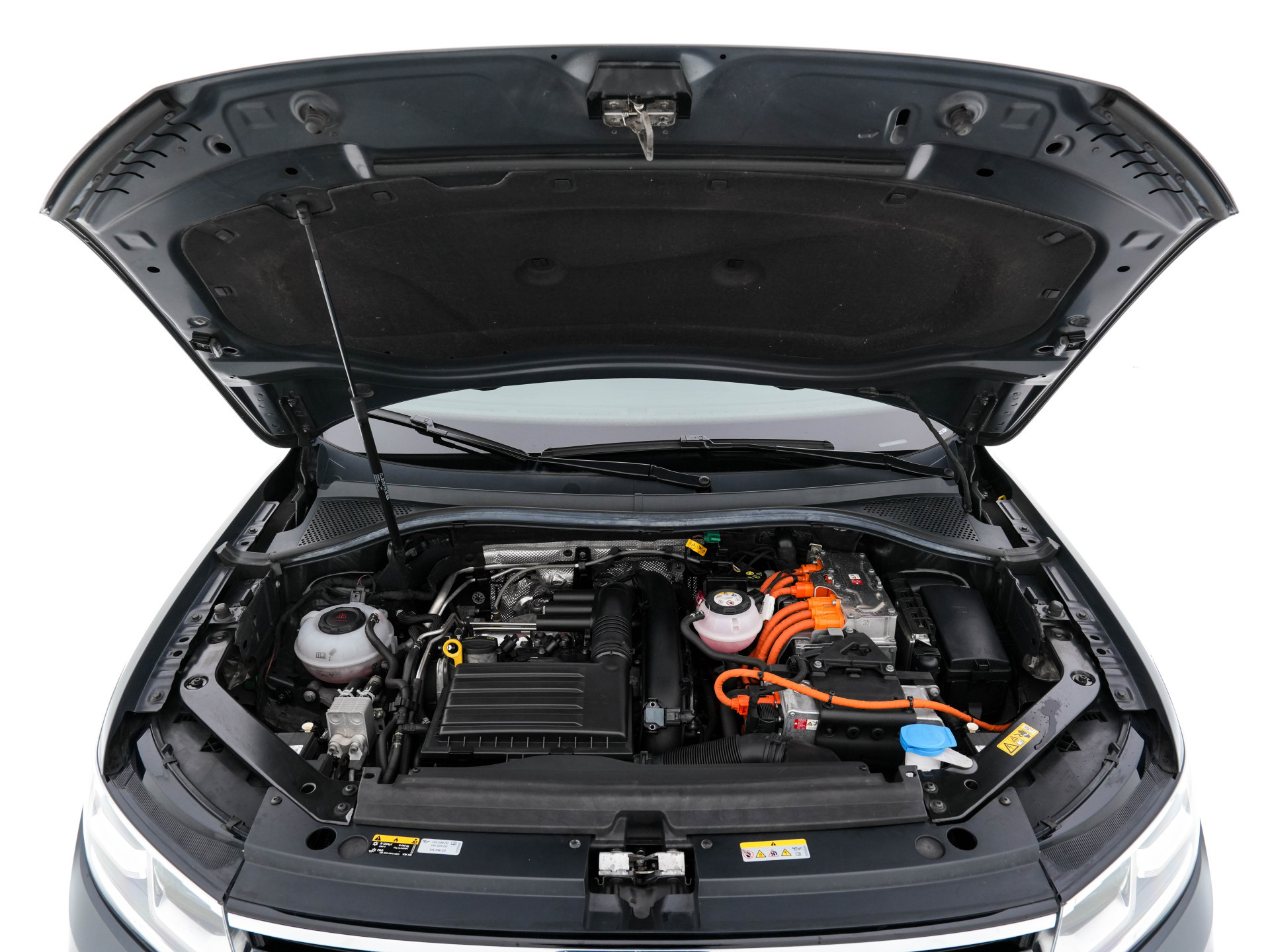 Volkswagen Tiguan 1.4 TSI R-Line Business+ (Plug-in) (INCL-BTW) Aut. *PANO | FULL-LED | ADAPTIVE-CRUISE | DIGI-COCKPIT | HEATED-COMFORTSEATS | NAV-FULLMAP | DAB+ | TOWBAR | PRIVACY-GLASS | ECC | PDC | 19''ALU