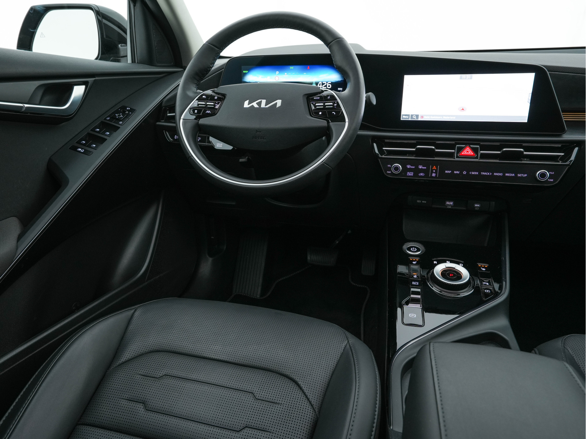 Kia Niro EV DynamicPlusLine 64.8 kWh [ 3-Fase ] (INCL-BTW) Aut. *PANO | HEAD-UP | LEATHER | DIGI-COCKPIT | NAVI-FULLMAP | DAB | ADAPT.CRUISE | CAMERA | COMFORT-SEATS | KEYLESS | DIGI-COCKPIT | SHIFT-PADDLES | HEATED-SEATS | CARPLAY | LANE-