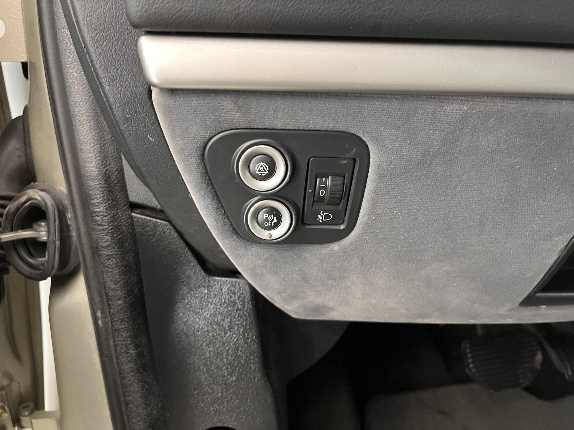 Peugeot 807 2.0 HDiF ST [ 7-Pers. ] Aut. *NAVI-FULLMAP | XENON | VELOURS-COMFORT-SEATS | HEATED-SEATS | ECC | PDC | CRUISE | TOWBAR | 16''ALU*