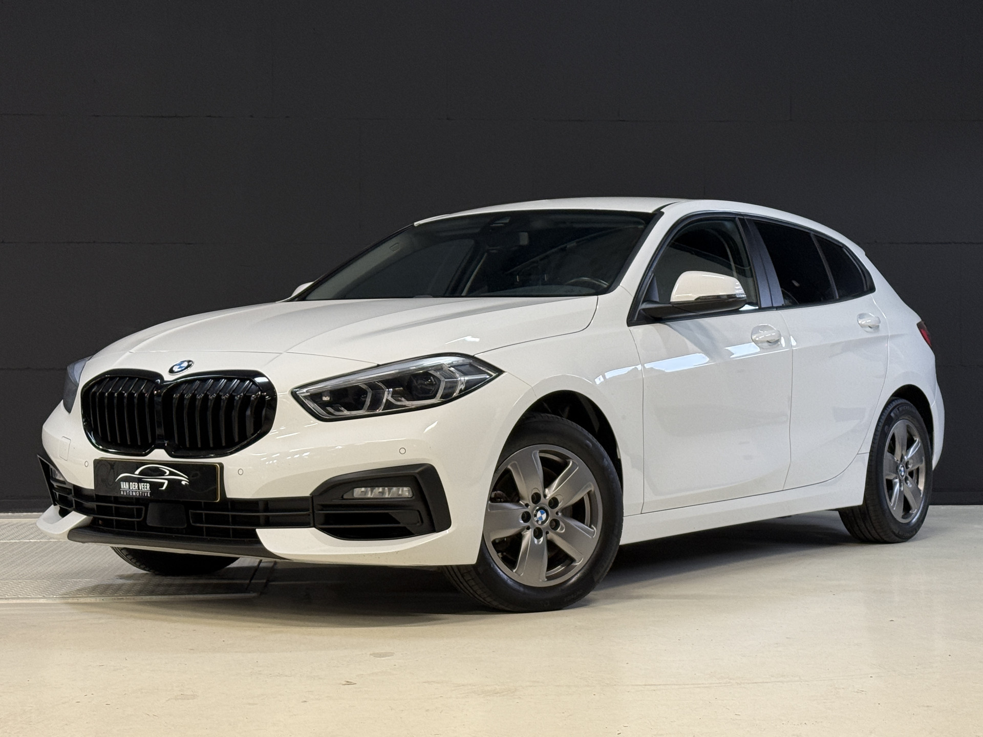 BMW 1-serie 116i Business Edition | Zwarte grill | Apple Carplay | DAB+ | PDC V+A