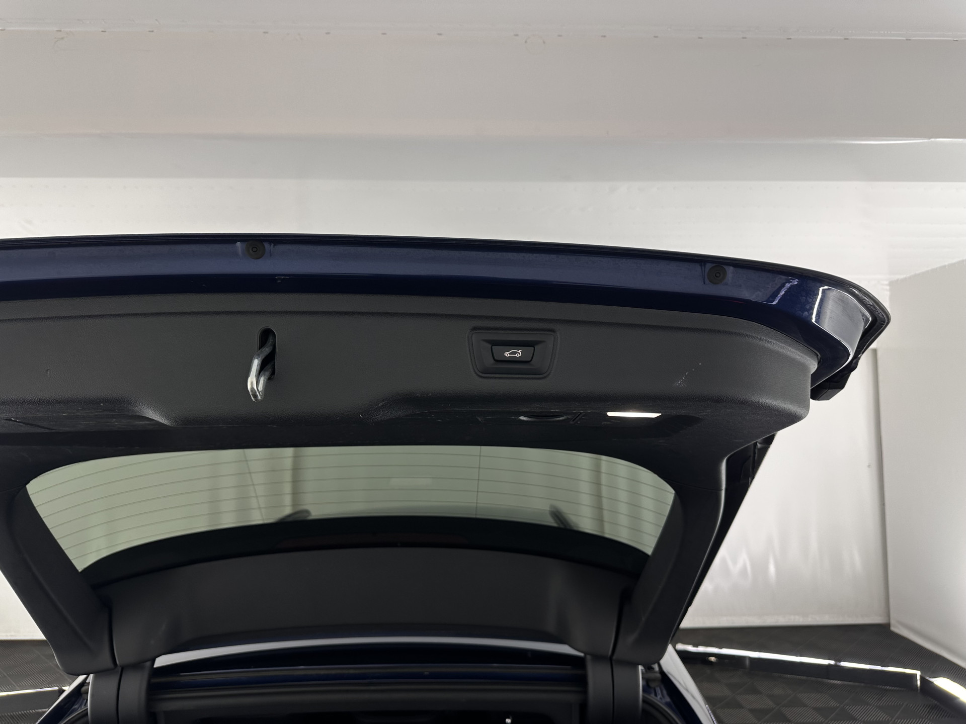 BMW 3-serie Touring 320e Business Edition Plus [Plug-In] (INCL-BTW) Aut. *LEATHER | FULL-LED | HEATED-SPORTSEATS | DIGI-COCKPIT | HIFI-SOUND | NAVI-FULLMAP | PRIVACYGLASS | PDC | AMBIENTLIGHT | DAB | KEYLESS | TOWBAR | 17"ALU* *