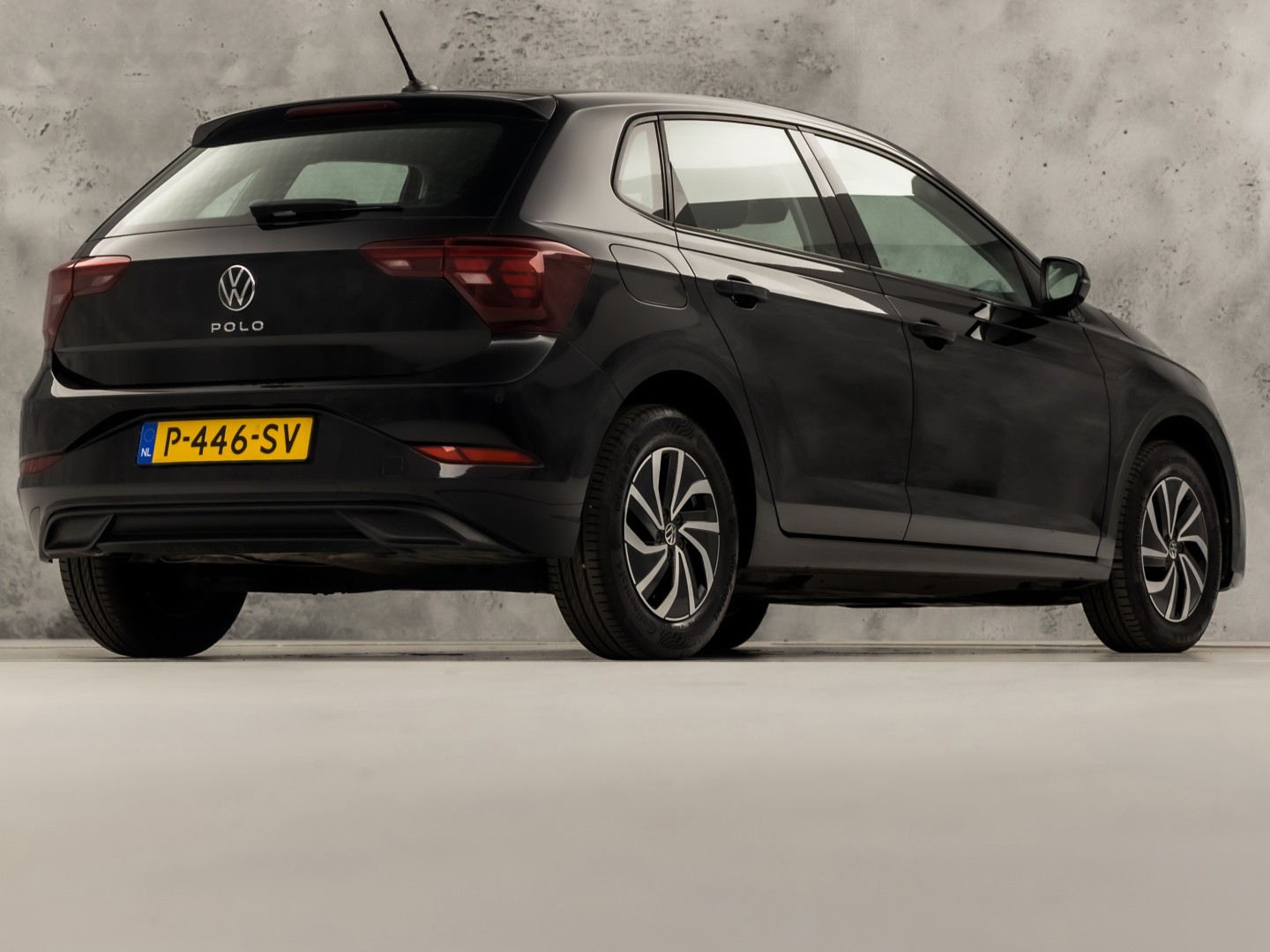 Volkswagen Polo 1.0 TSI Sport (VIRTUAL COCKPIT, 1e EIGENAAR, APPLE CARPLAY, GROOT NAVI, CLIMATE, STOELVERWARMING, SPORTSTOELEN, GETINT GLAS, LM VELGEN, CRUISE, PARKEERSENSOREN, NIEUWSTAAT)