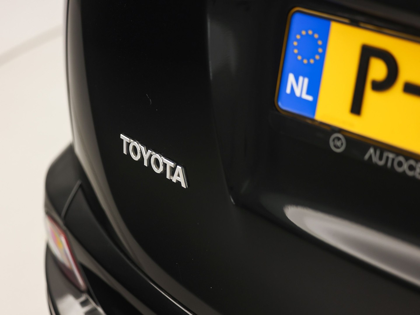 Toyota RAV4 2.5 Hybrid Energy 197Pk Automaat (BLACK PACK, NAVIGATIE, CAMERA, GETINT GLAS, SPORTSTOELEN, KEYLESS, ADAPTIVE CRUISE, NIEUWSTAAT)