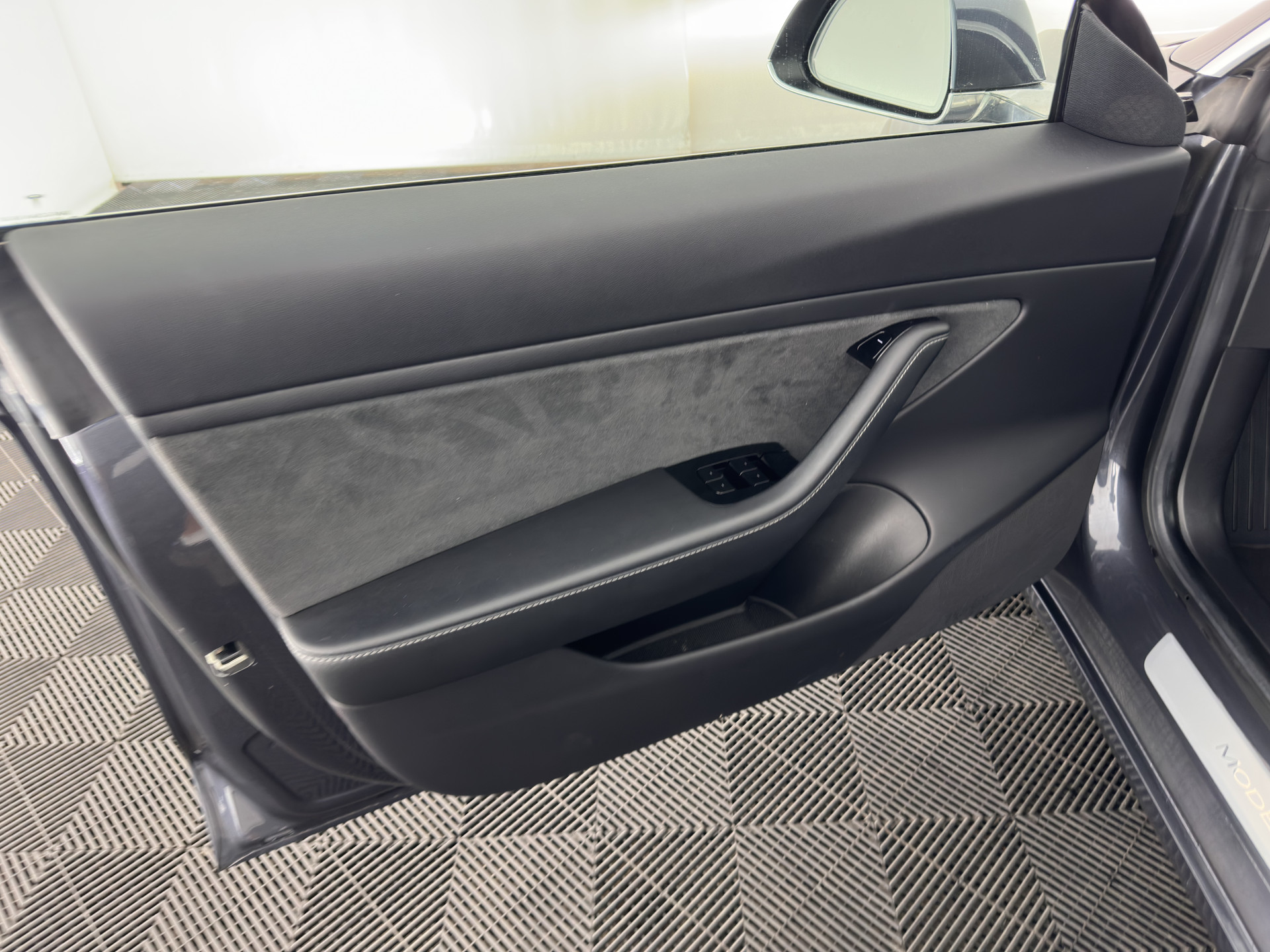 Tesla Model 3 Standard RWD Plus 60 kWh [ 3-Fase ] {SOH-88%} (INCL-BTW) Aut. *PANO | AUTO-PILOT | LEATHER | KEYLESS | FULL-LED | MEMORY-PACK | SURROUND-VIEW | DAB | CARPLAY | DIGI-COCKPIT | LANE-ASSIST | COMFORT-SEATS | 18"ALU*