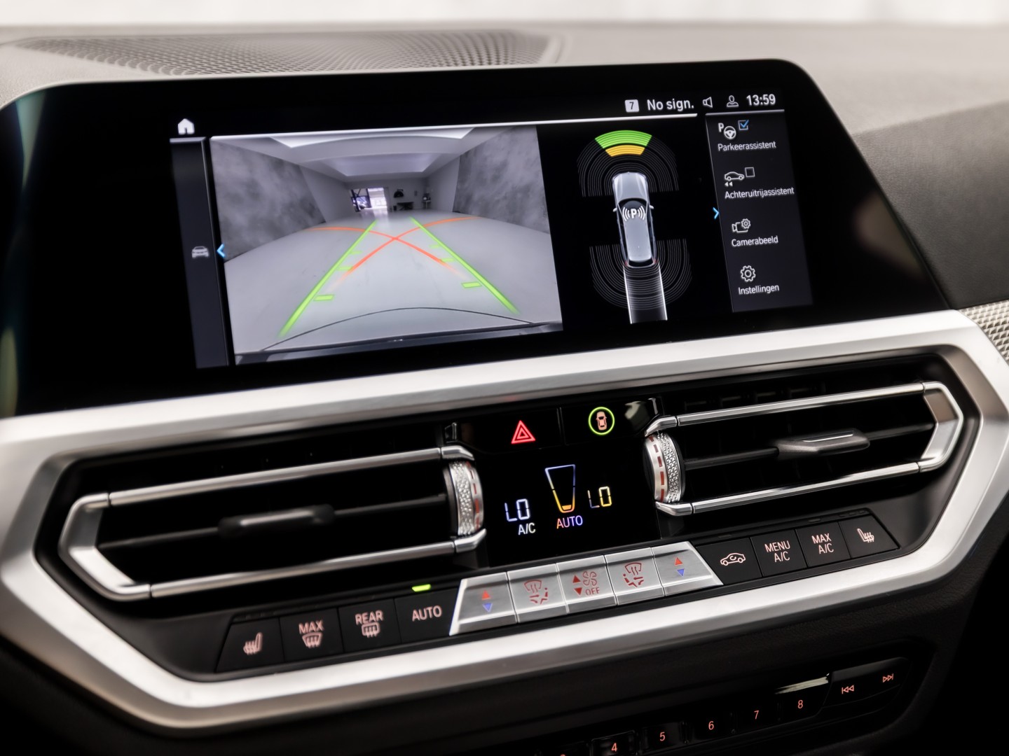 BMW 3 Serie 330e M Sport High Executive 292Pk Automaat (PANORAMADAK, M PAKKET, APPLE CARPLAY, CAMERA, LEDER/ALCANTARA, SFEERVERLICHTING, GETINT GLAS, ELEK ACHTERKLEP, STOELVERWARMING, NIEUWSTAAT)