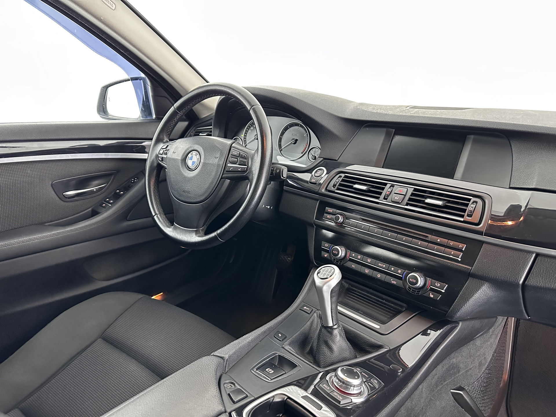 BMW 5-serie Touring 520d Shadow-line *BI-XENON | NAVI-FULLMAP | HEATED-COMFORTSEATS | ECC | KEYLESS | PDC | CRUISE | 18''ALU*