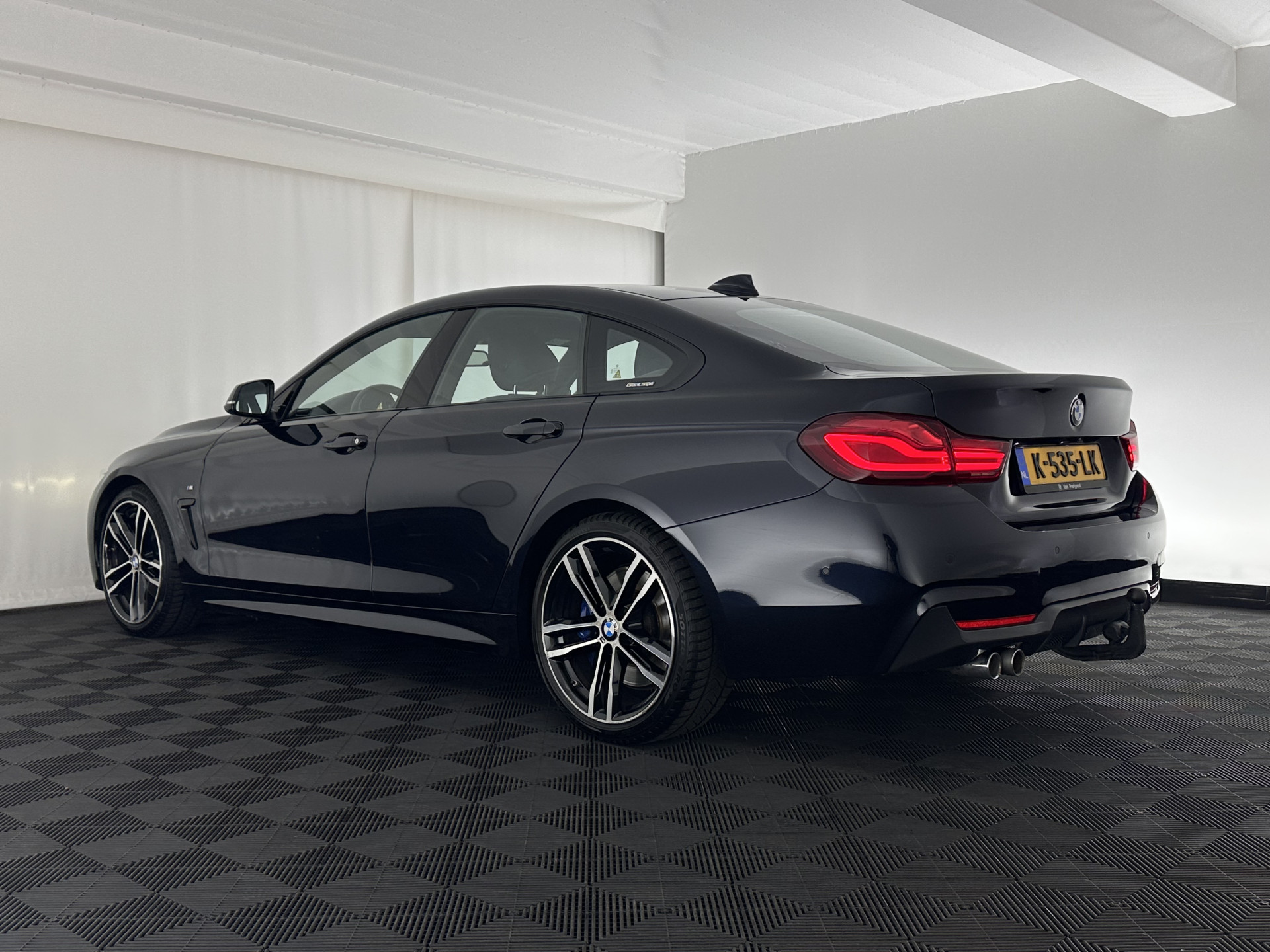BMW 4-serie Gran Coupé 420i M-Sportpack High Executive Edition (INCL-BTW) Aut. *LEATHER | FULL-LED | DIGI-COCKPIT | HIFI-SOUND | HEATED-SPORTSEATS | DAB+ | CAMERA | SHIFTPADDLES | PRIVACYGLASS | HEAD-UP | TOWBAR | KEYLESS | CARBON-INLAY | 19''ALU*
