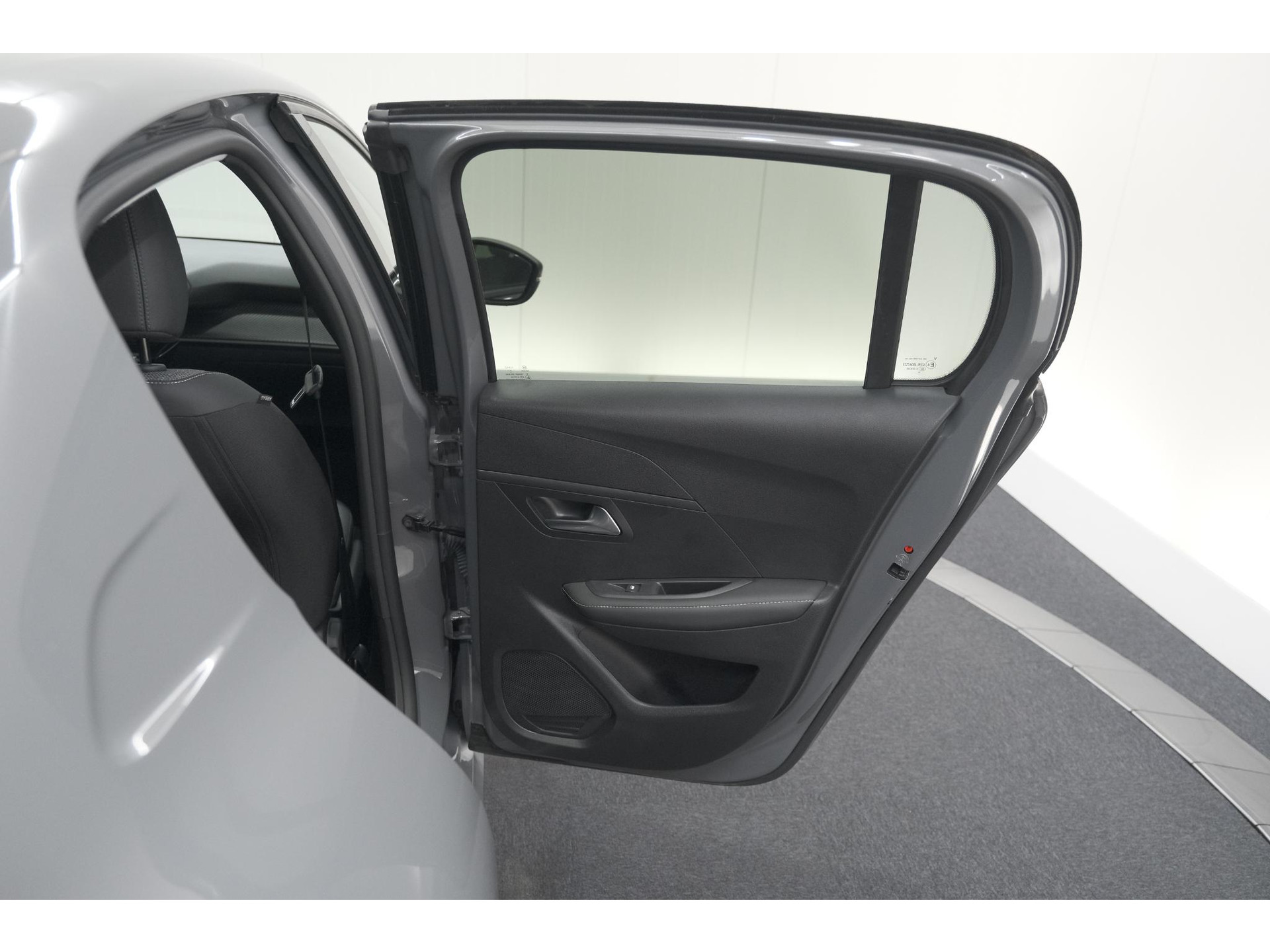 Peugeot 208 1.2 Hybrid 110 e-DCS6 Allure | Apple Carplay | Parkeersensoren Voor + Achter | Climate Control