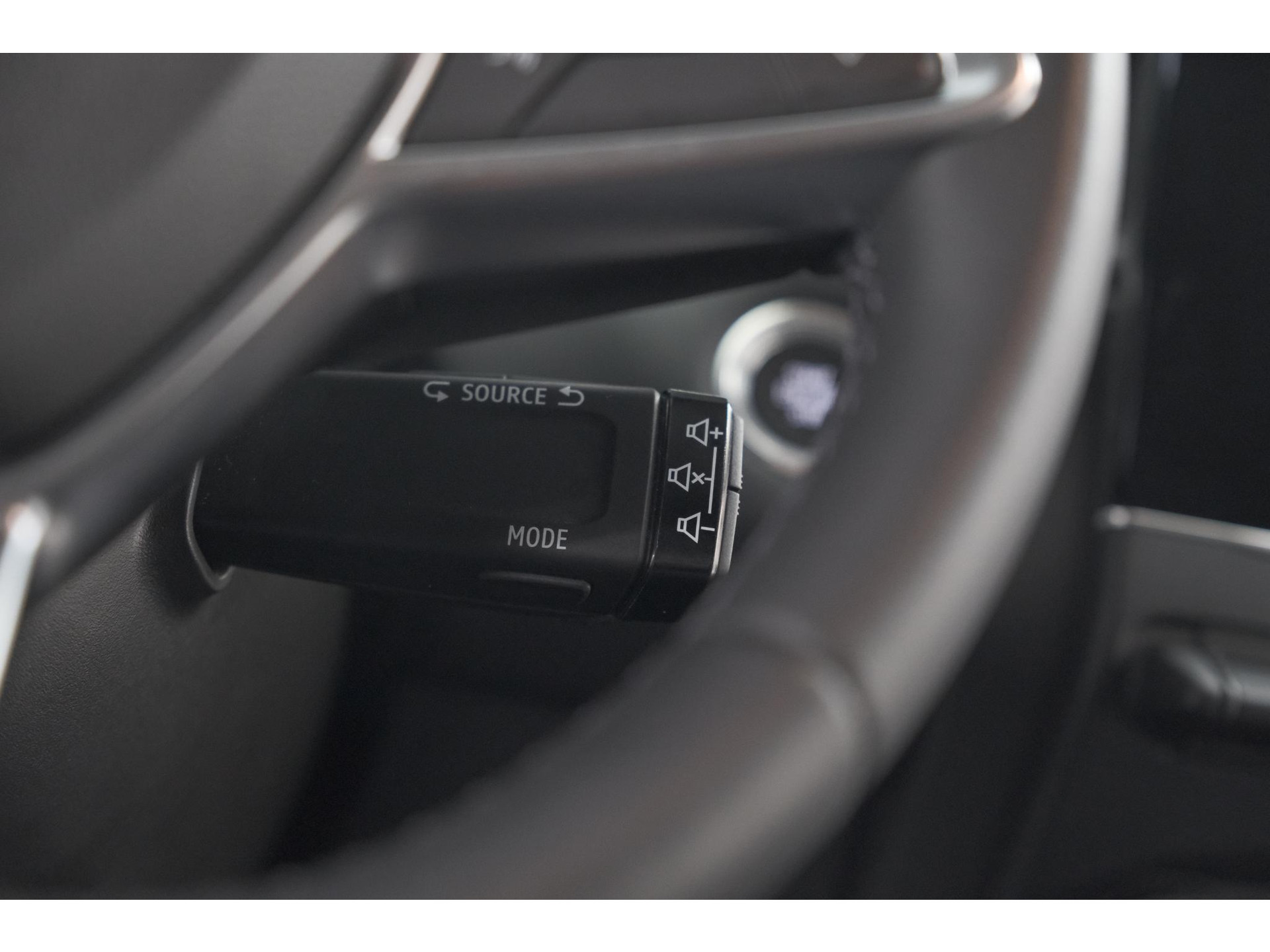 Renault Captur 1.6 E-Tech full hybrid 145 techno | Pack Full Screen | Camera | Navigatie | Allseason Banden