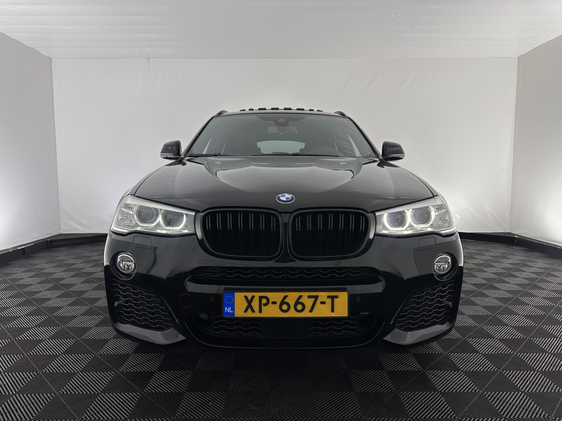 BMW X4 xDrive20d M-Sportpack High Executive Black-Edition Aut. *PANO | LEATHER | BI-XENON | ADAPTIVE-CRUISE | KEYLESS | HEATED-SPORTSEATS | NAVI-FULLMAP | CAMERA | ECC | HEAD-UP | PDC | SHIFTPADDLES | TOWBAR | PRIVACYGLASS | 20''ALU *