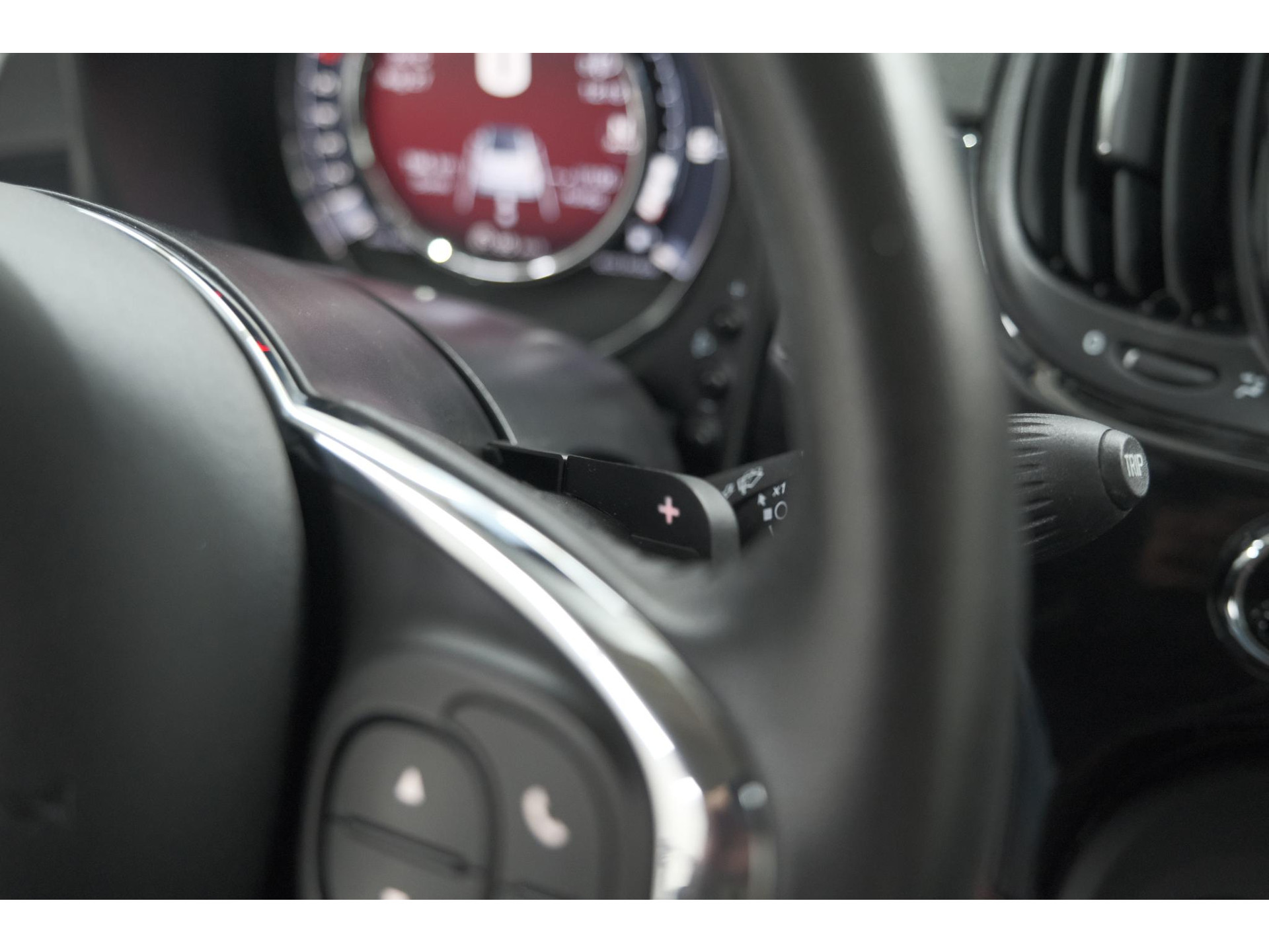 Fiat 500 C TwinAir Turbo Lounge | Parkeersensoren | Climate control | Cruise control | Apple Carplay