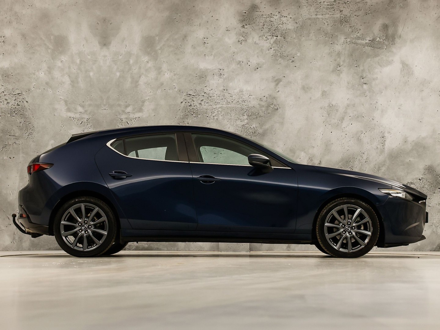 Mazda 3 2.0 e-SkyActiv-G M Hybrid 122 Automaat (GROOT NAVI, CLIMATE, STUUR/STOELVERWARMING, BOSE AUDIO, CAMERA, SPORTSTOELEN, ADAPTIVE CRUISE, HEAD-UP DISPLAY, NIEUWSTAAT)