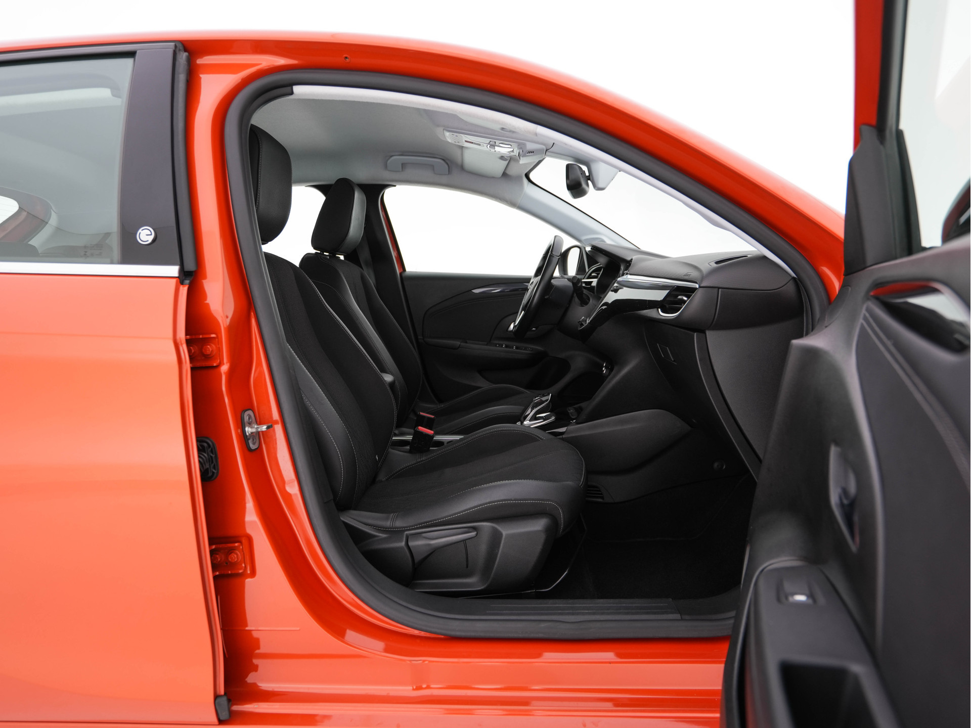 Opel Corsa-e Elegance 50 kWh [3-Fase-] {SOH-90%} (INCL-BTW) Aut.*FULL-LED | DIGI-COCKPIT | LEATHER-MICROFIBRE | CARPLAY | CAMERA | ECC | KEYLESS | CRUISE | DAB | 16'' ALU*