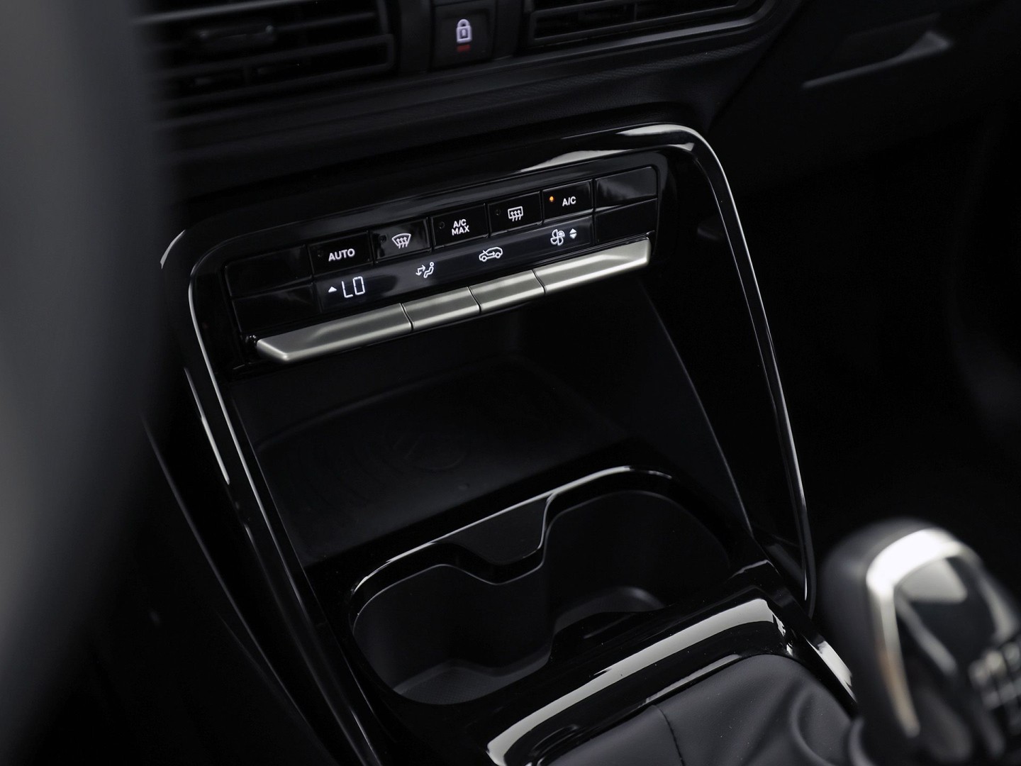 Citroën C3 1.2 Turbo 100pk Max (NIEUW MODEL, APPLE CARPLAY, GROOT NAVI, CAMERA, TREKHAAK, SPORTSTOELEN, GETINT GLAS, CRUISE, LANE ASSIST, NIEUWSTAAT)