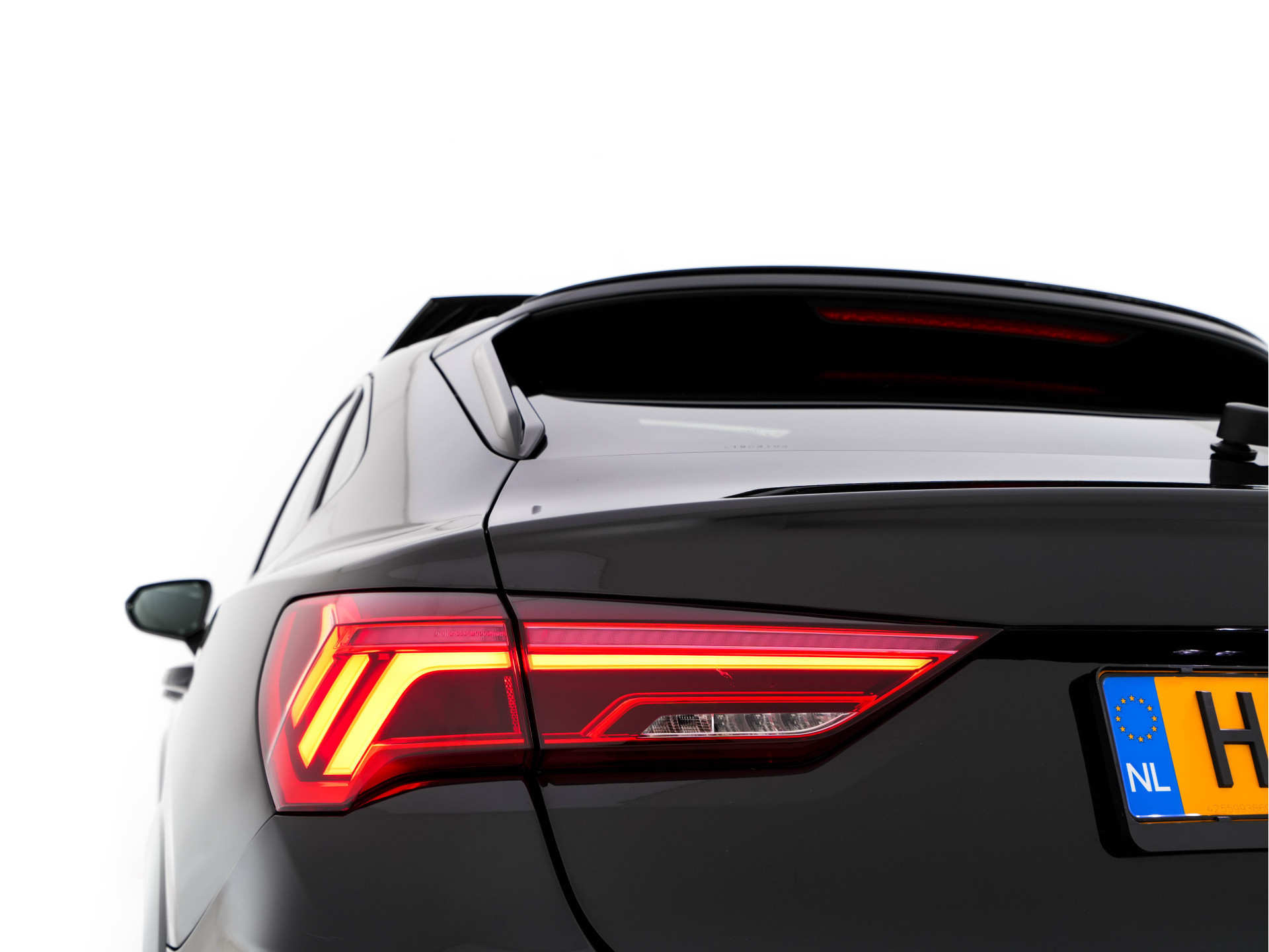 Audi RS Q3 Sportback TFSI Quattro Aut. *PANO | LEATHER | FULL-LED | ADAPTIVE-CRUISE | BANG&OLUFSEN | TOPVIEW | HEATED-SPORTSEATS | DIGI-COCKPIT | PRIVACYGLASS | SHIFTPADDLES | AMBIENTLIGHT | ECC | PDC | 21''ALU*