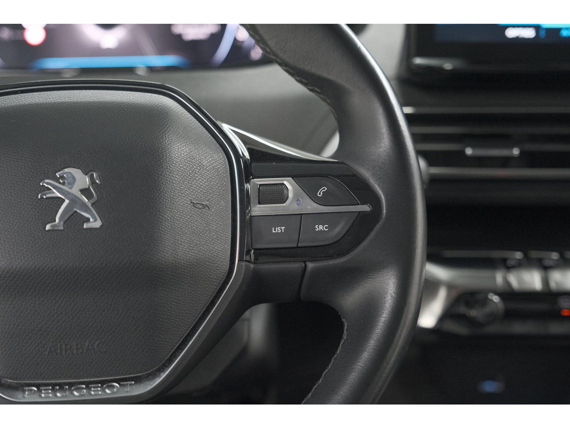 Peugeot 3008 PureTech 130 Allure | Trekhaak | Camera | Dodehoekdetectie | Navigatie